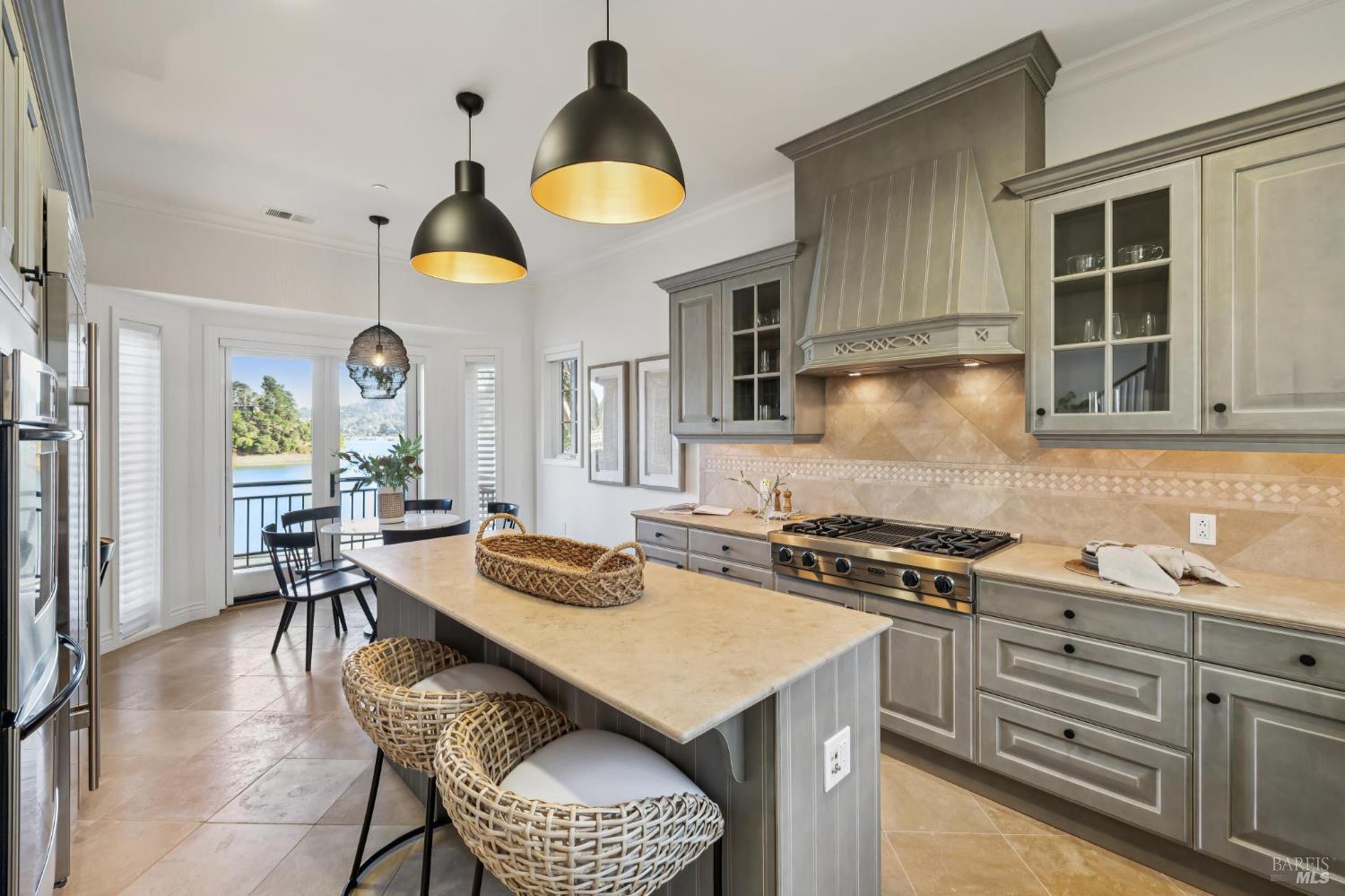 84 De Silva Island Drive