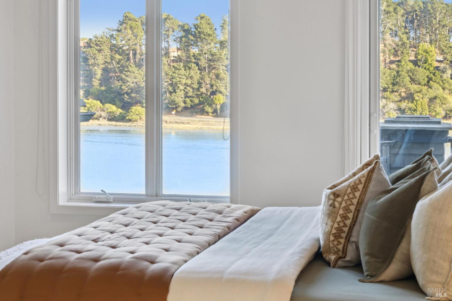 84 De Silva Island Drive