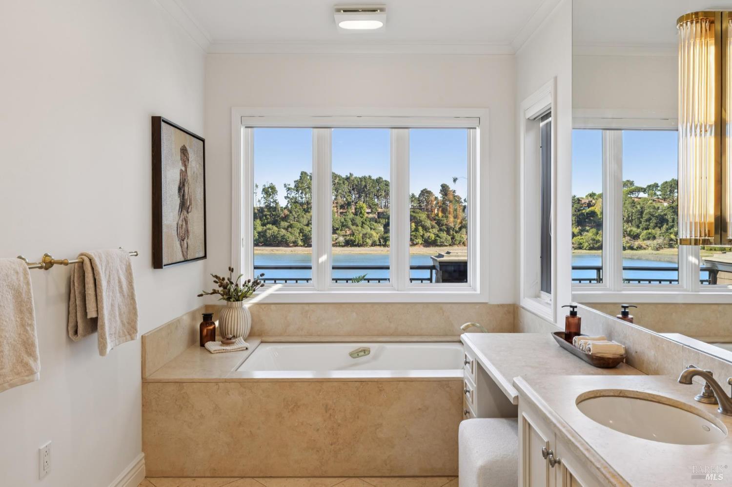 84 De Silva Island Drive