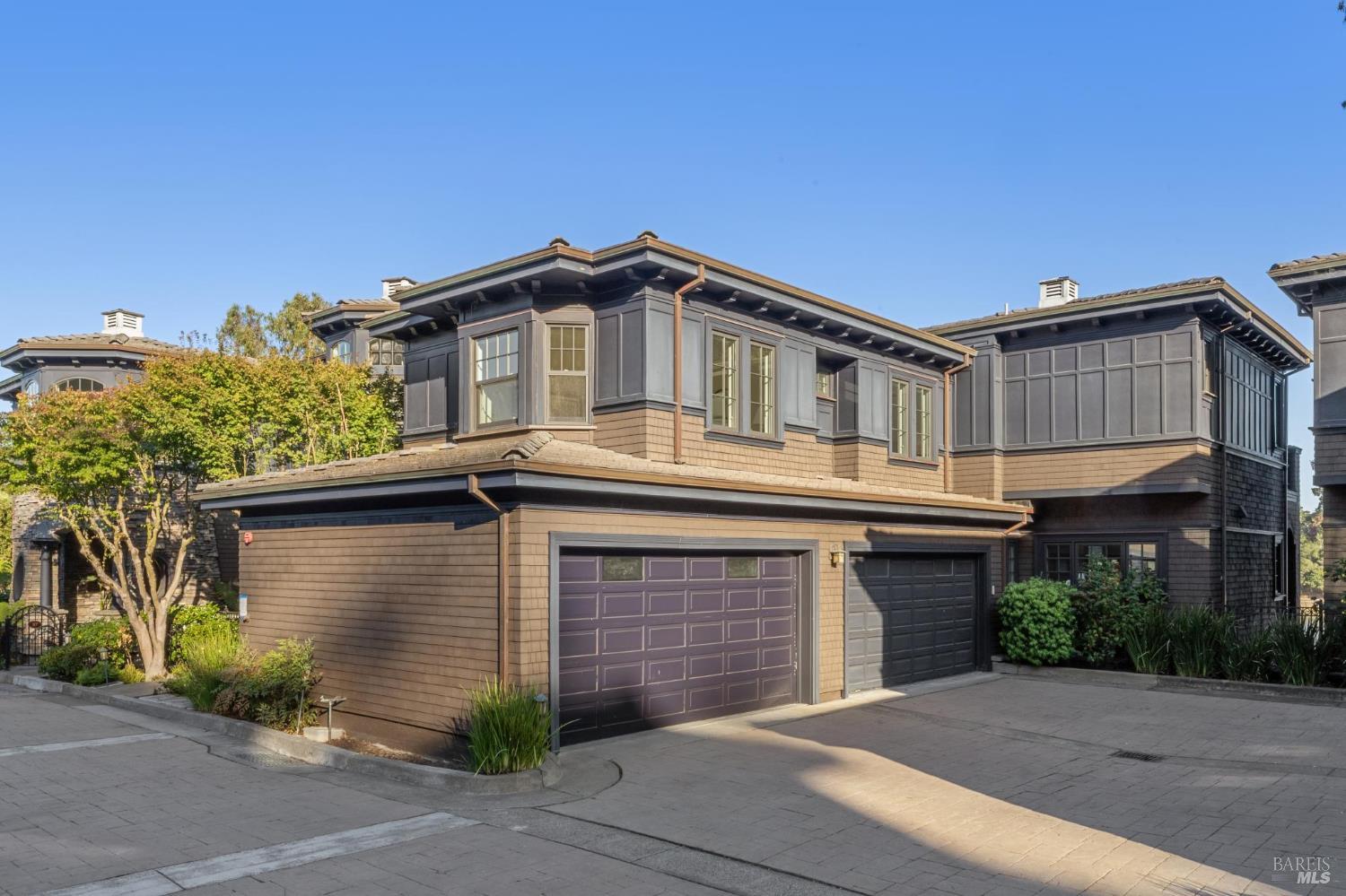 84 De Silva Island Drive