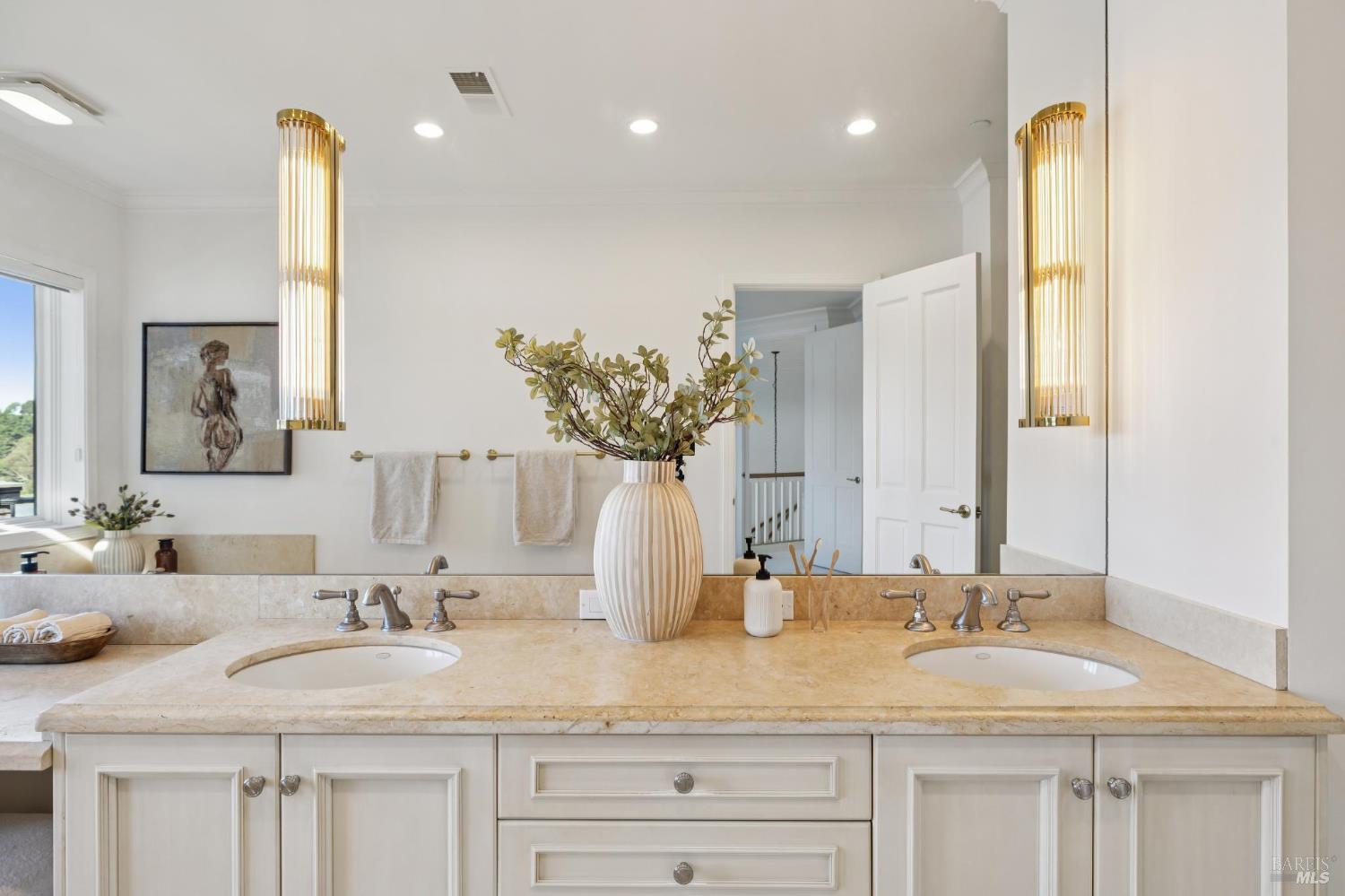 84 De Silva Island Drive