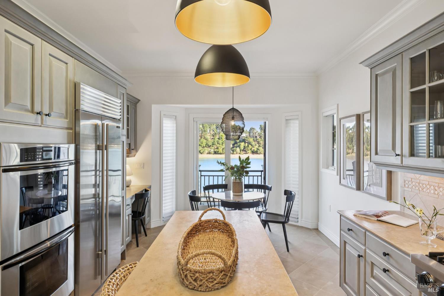 84 De Silva Island Drive