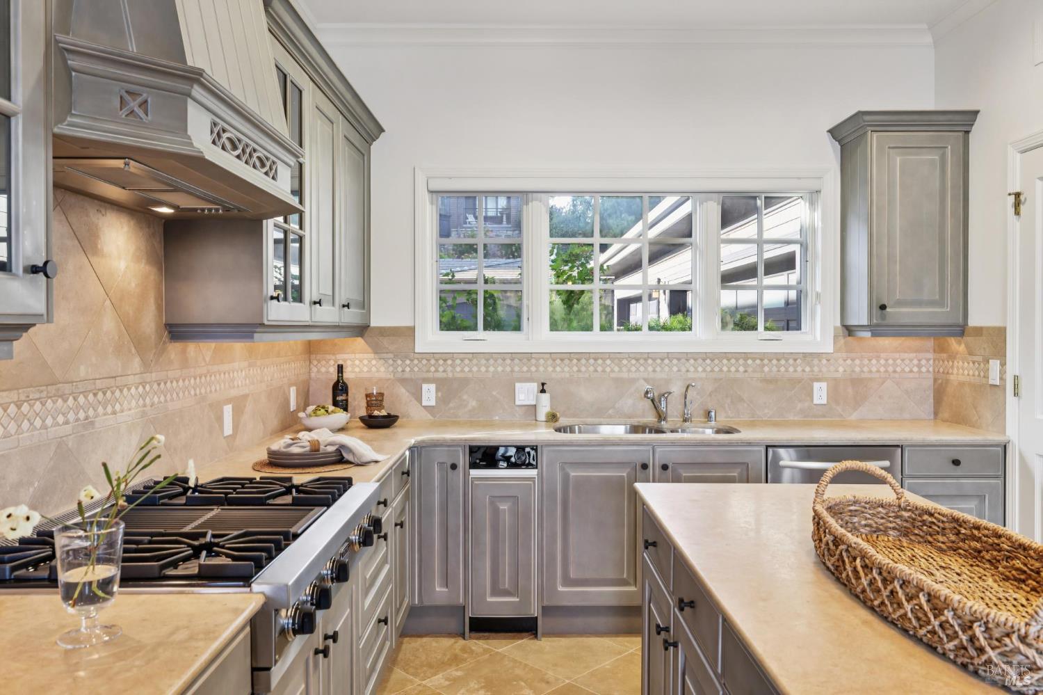 84 De Silva Island Drive