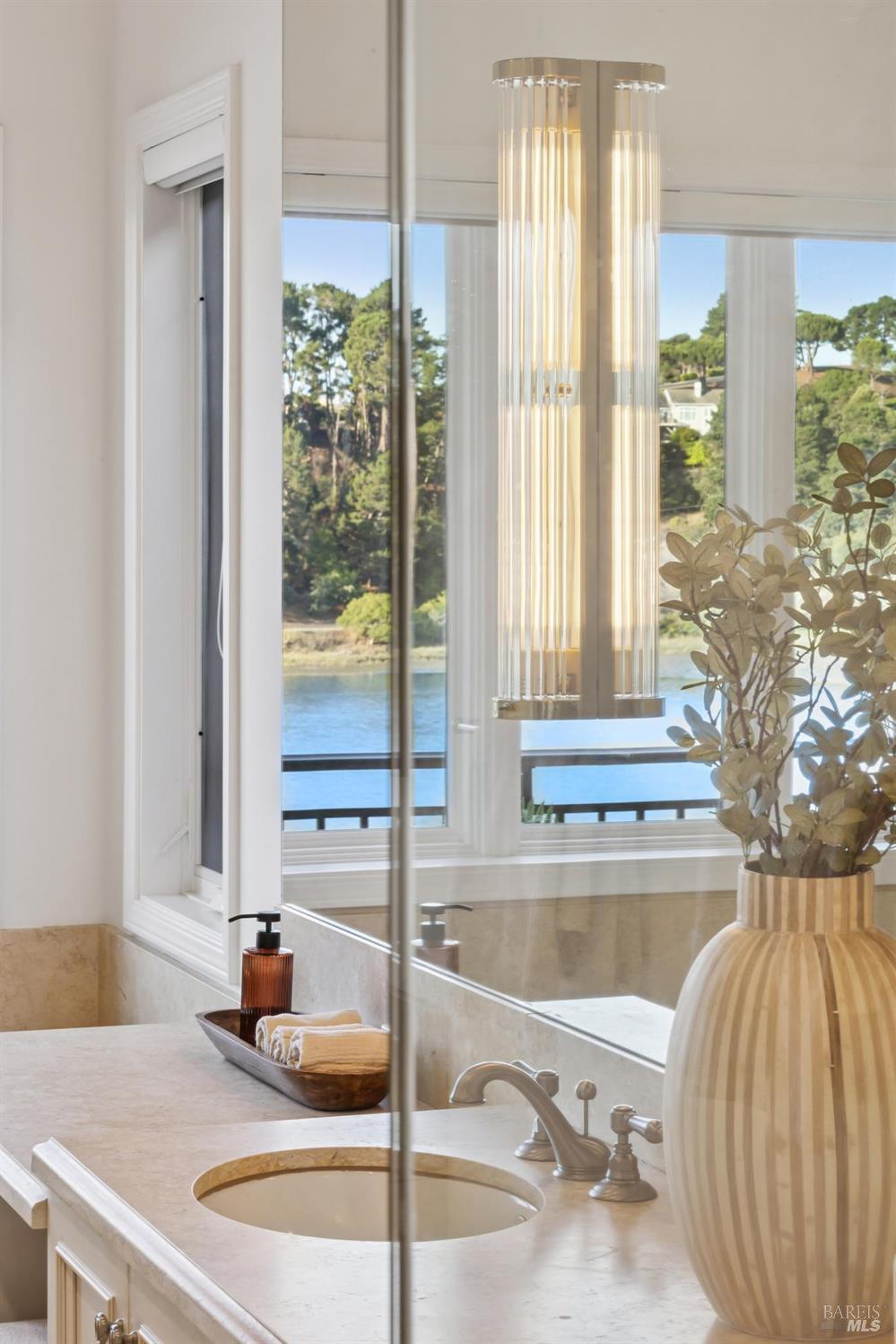 84 De Silva Island Drive