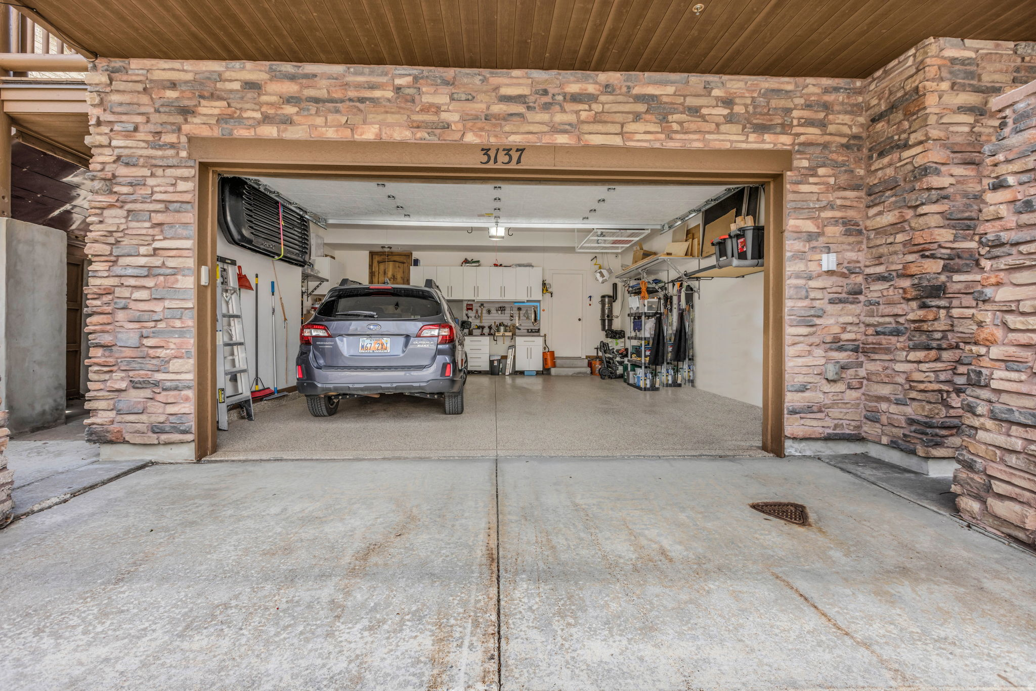 3137 W LOWER SADDLEBACK RD