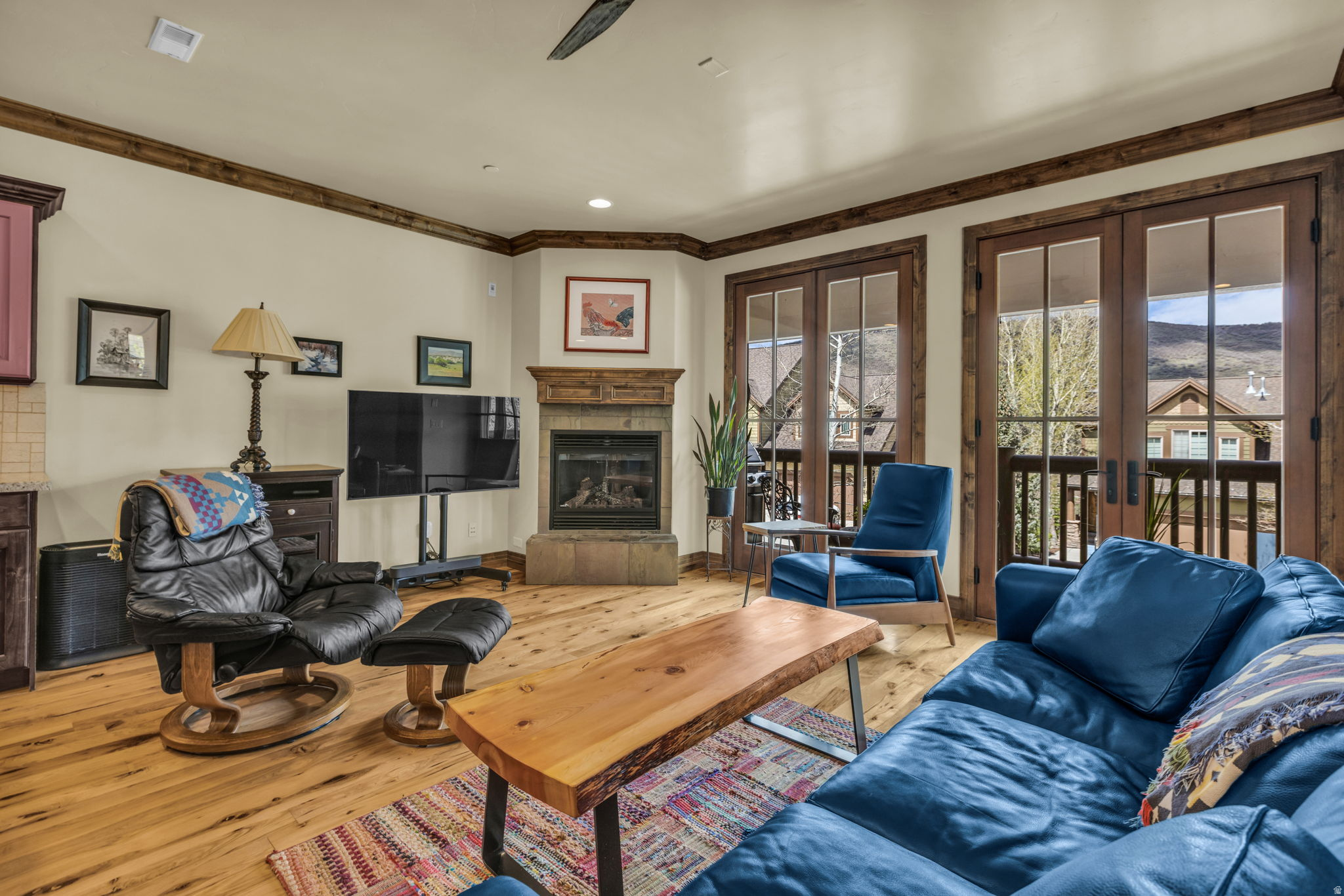 3137 W LOWER SADDLEBACK RD