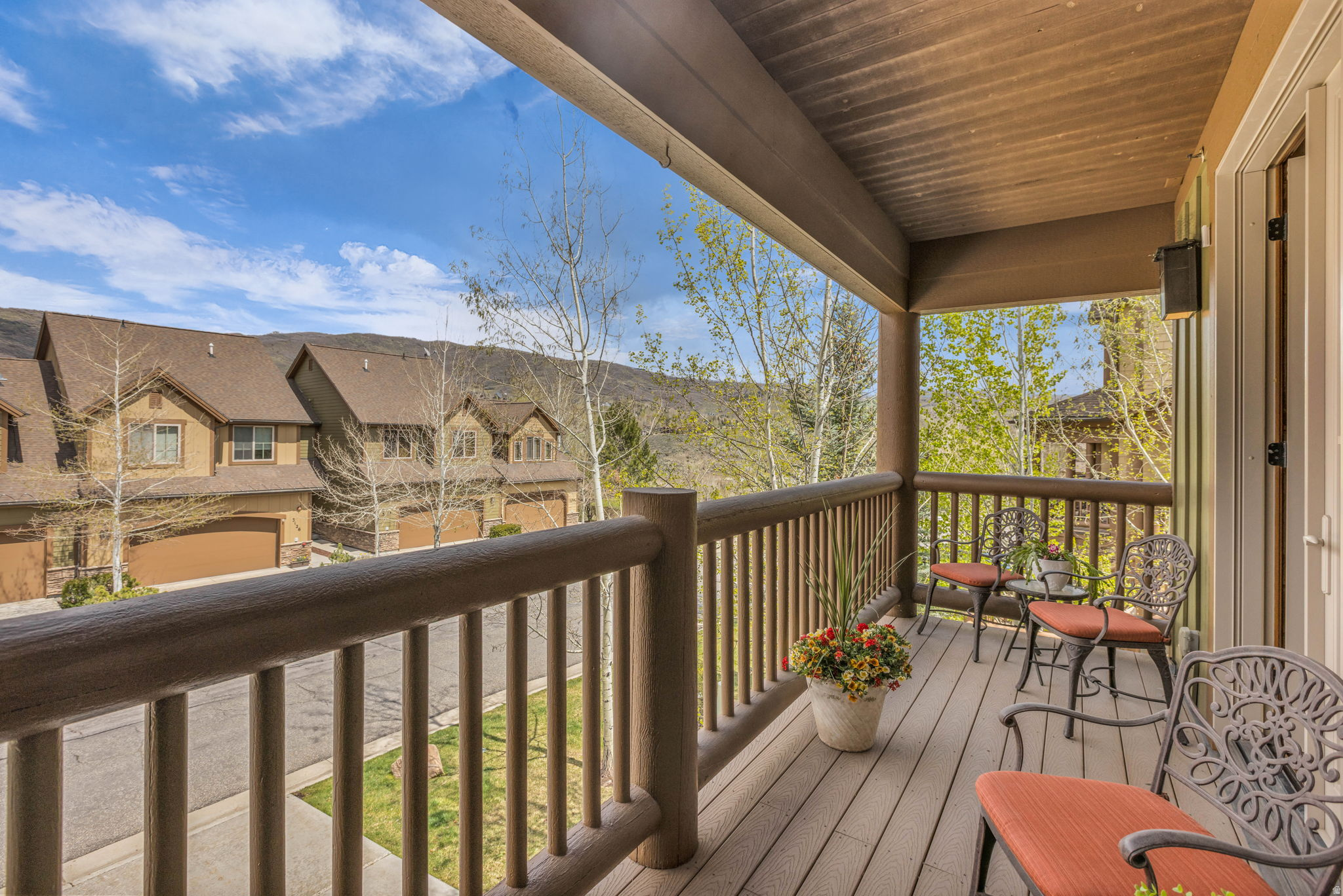3137 W LOWER SADDLEBACK RD