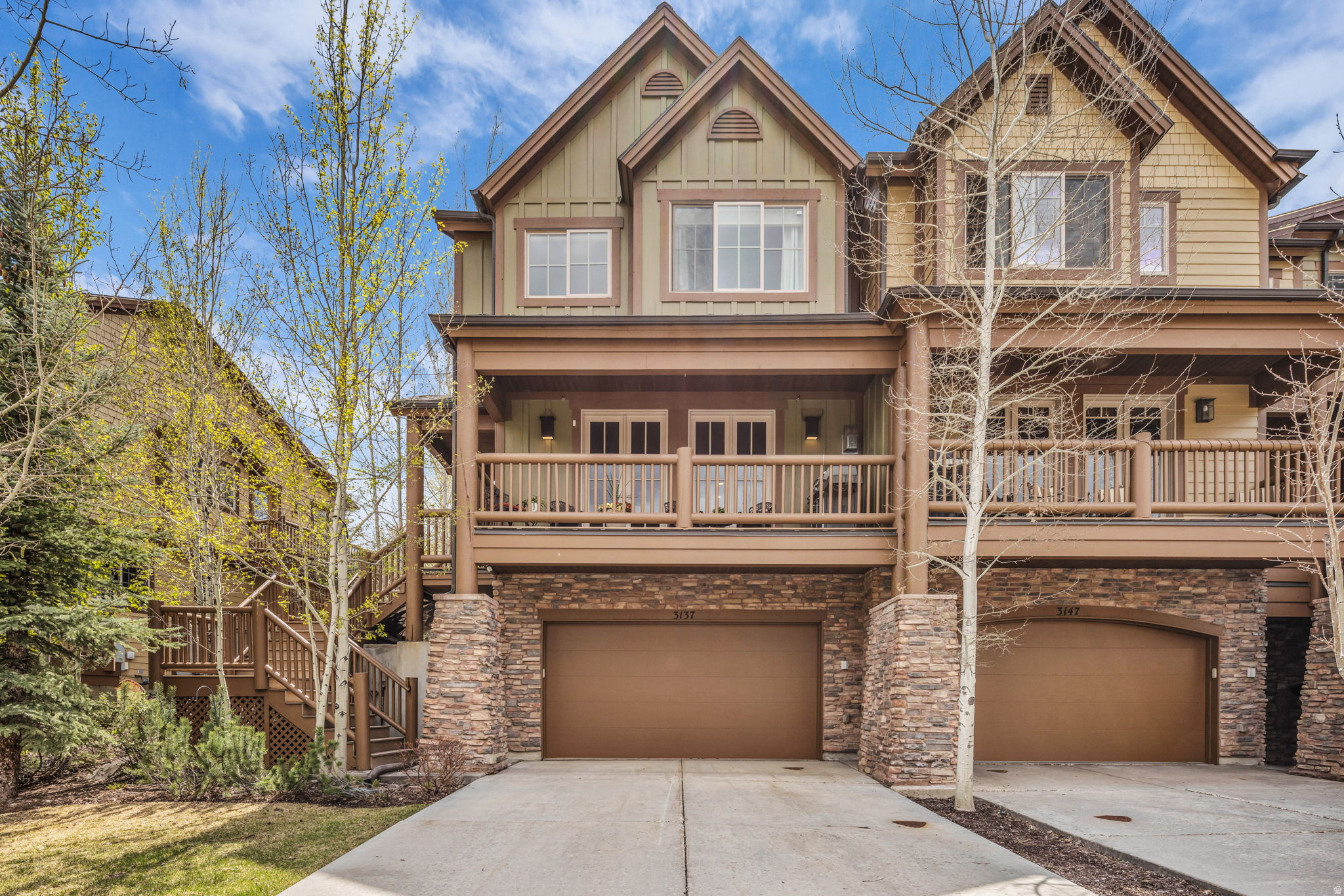 3137 W LOWER SADDLEBACK RD
