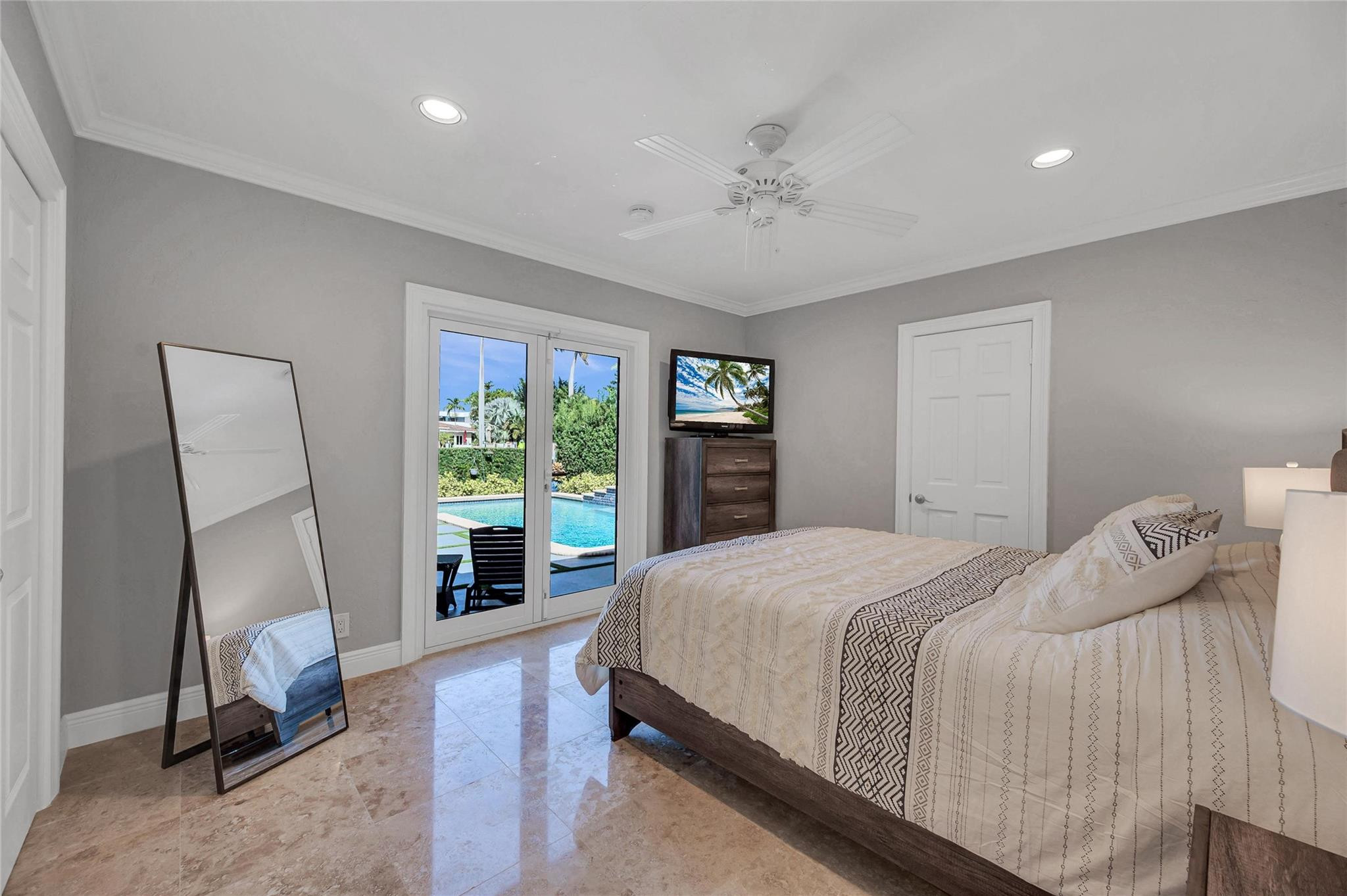 2319 CASTILLA ISLE