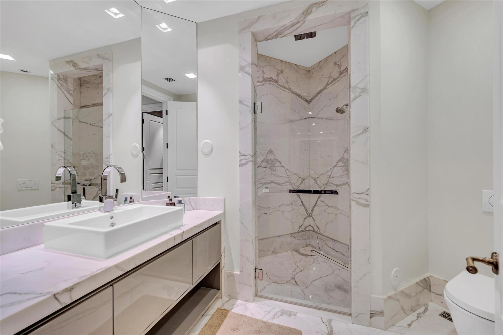 38 Isla Bahia Dr