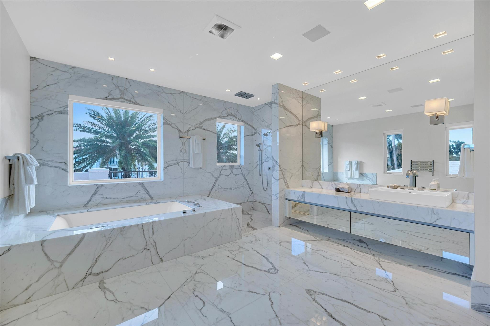 38 Isla Bahia Dr