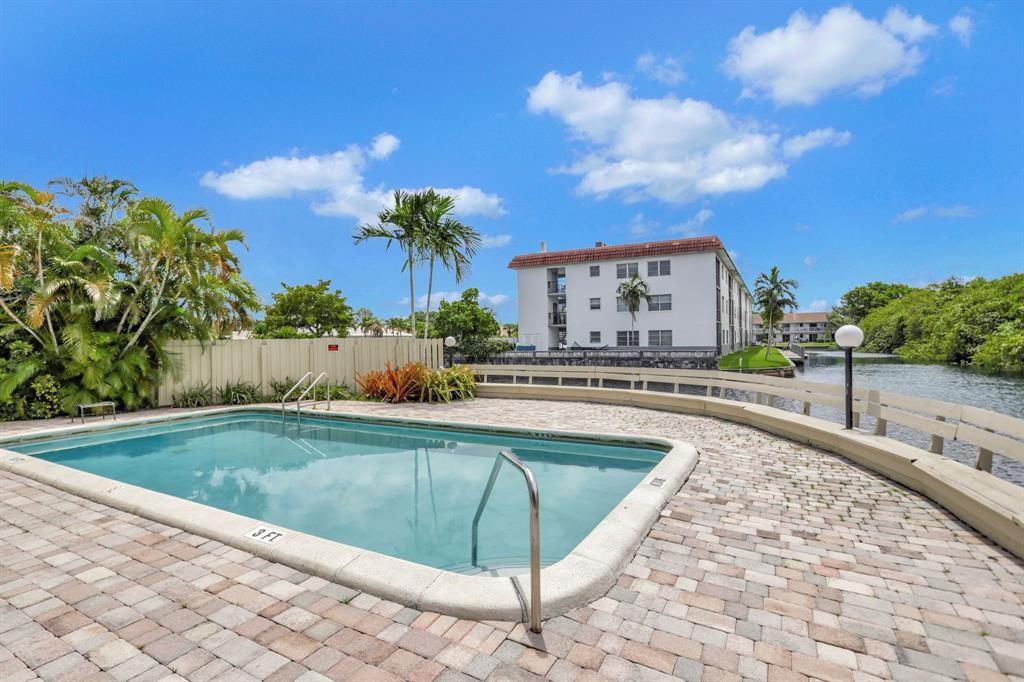 1400 NE 54th St 308