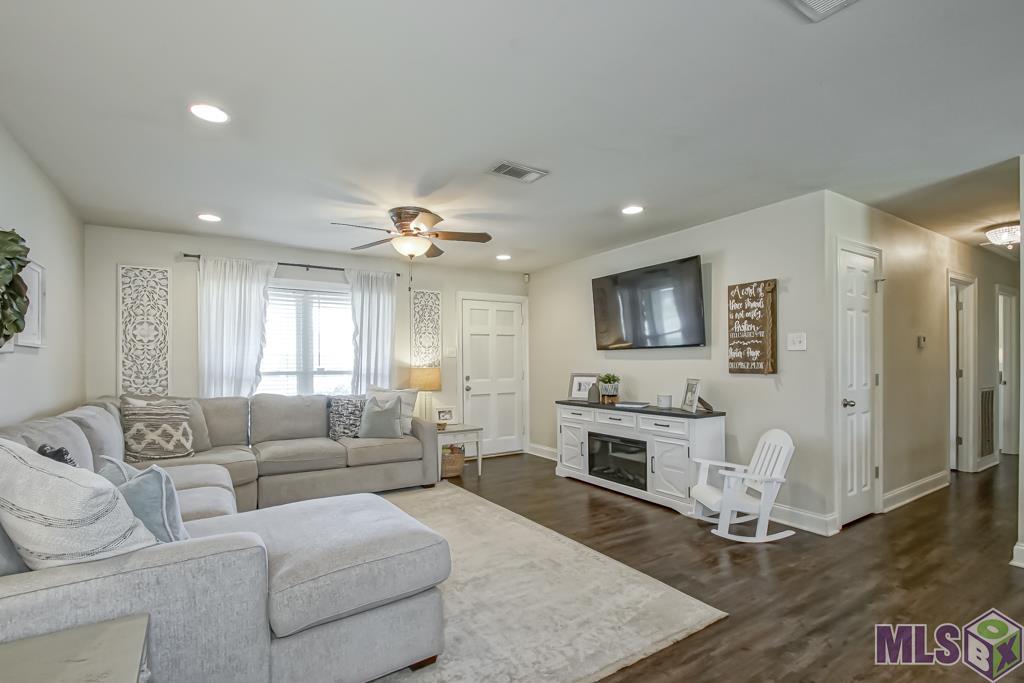 13918 Red River Ave