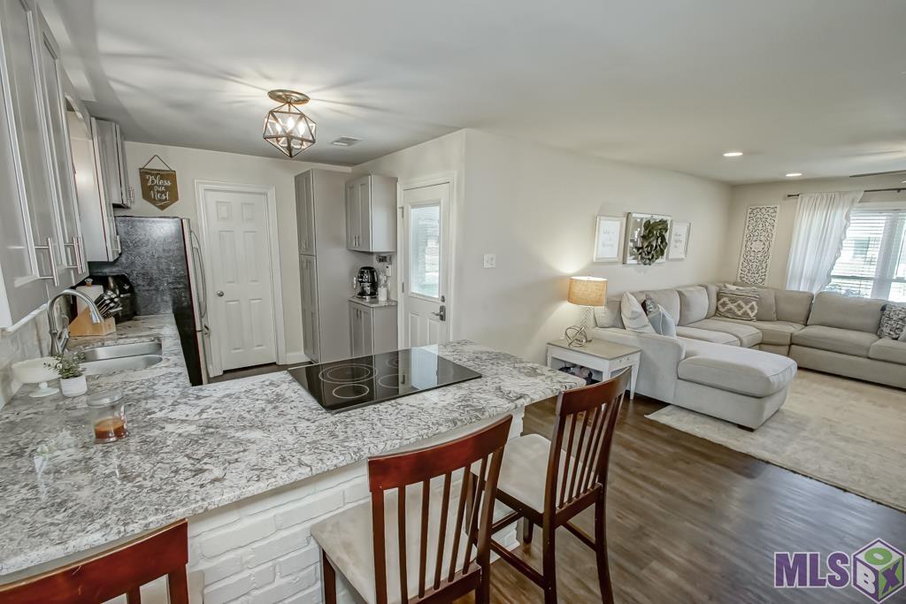 13918 Red River Ave