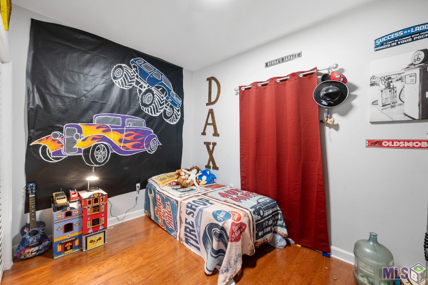7247 Mosspoint Ln