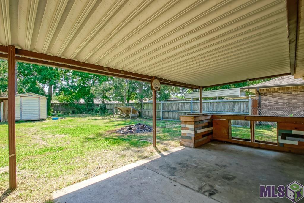 13932 Spreading Oaks Dr