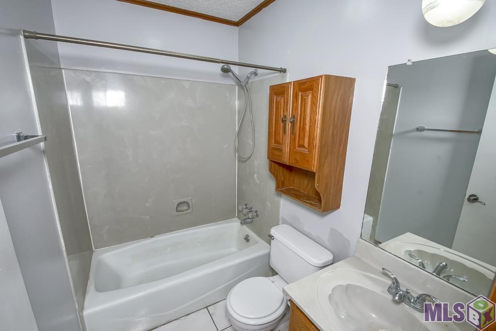 13932 Spreading Oaks Dr