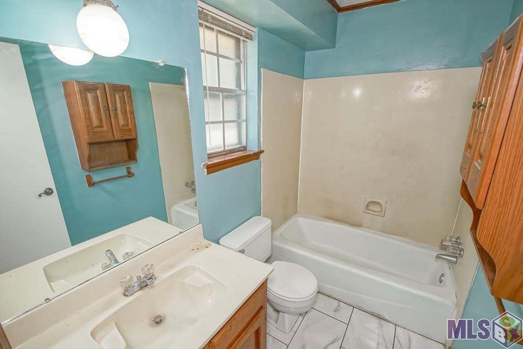 13932 Spreading Oaks Dr