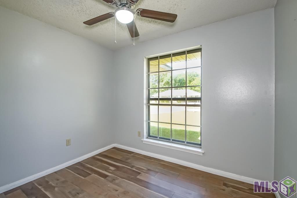 13932 Spreading Oaks Dr