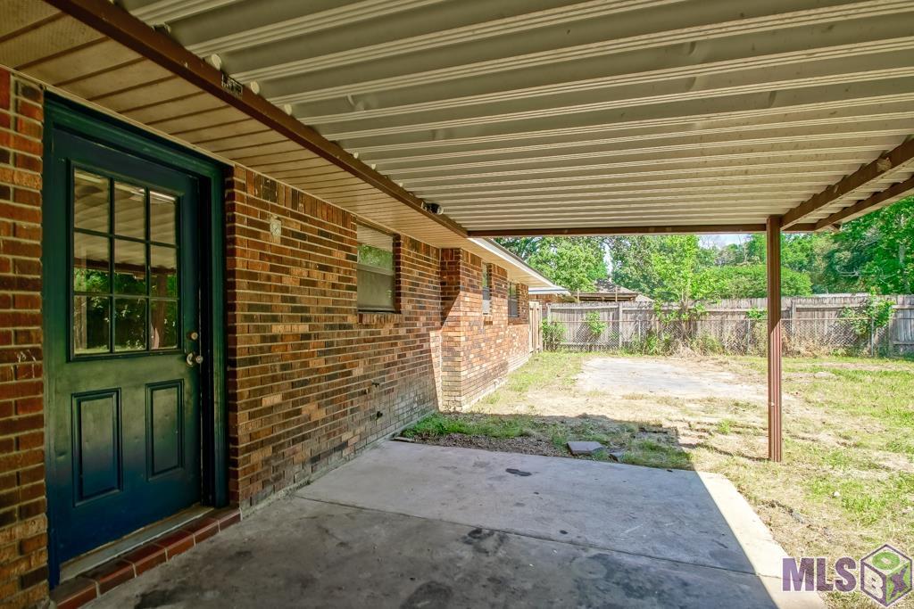 13932 Spreading Oaks Dr