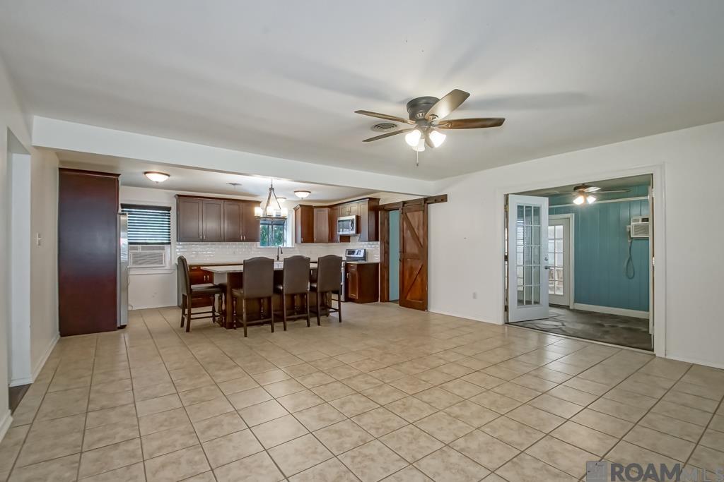 9786 Hooper Rd