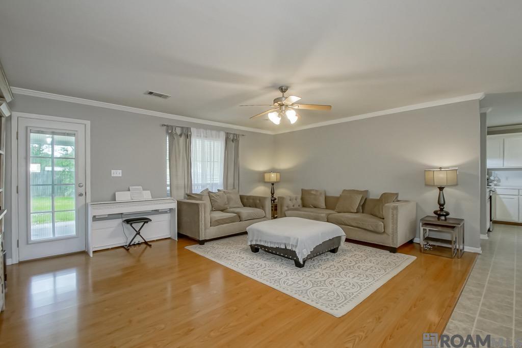 23449 Springhill Dr
