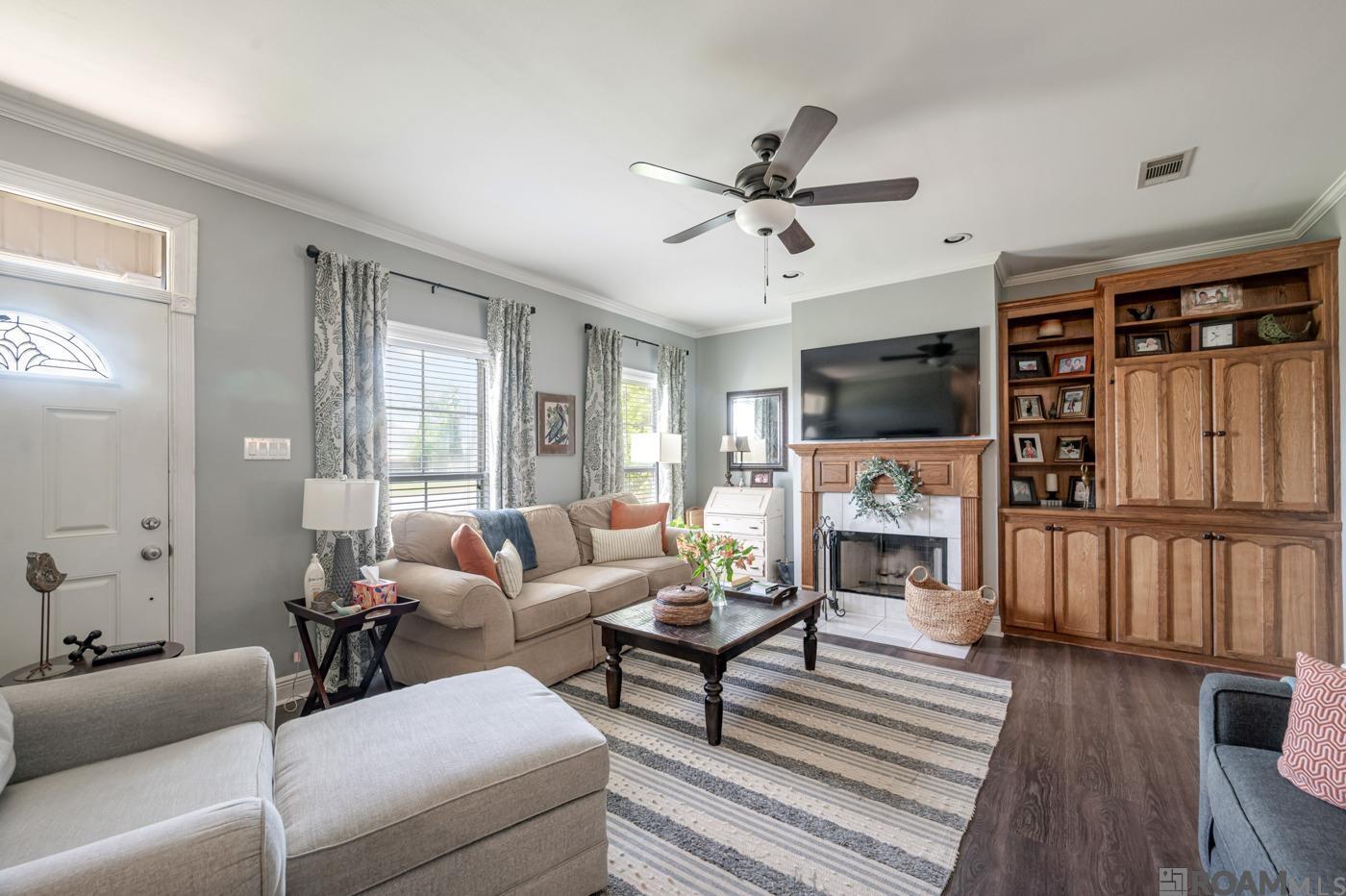 1493 Old Barnwood Ave