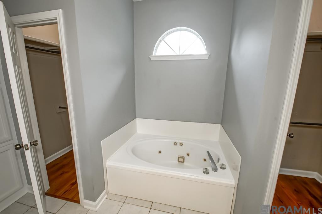 19019 W Lake Terrace Dr