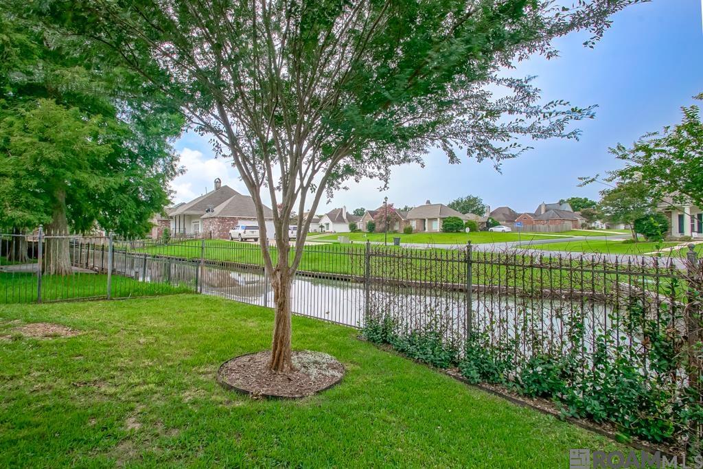 19019 W Lake Terrace Dr
