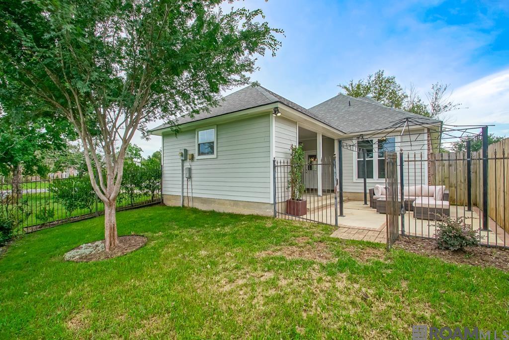 19019 W Lake Terrace Dr