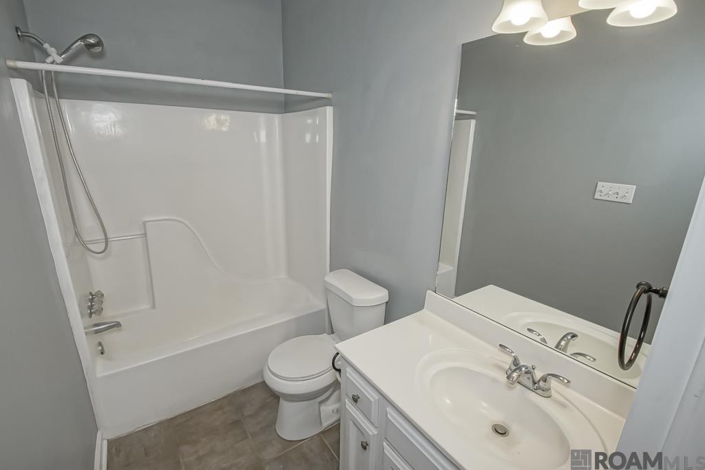 19019 W Lake Terrace Dr