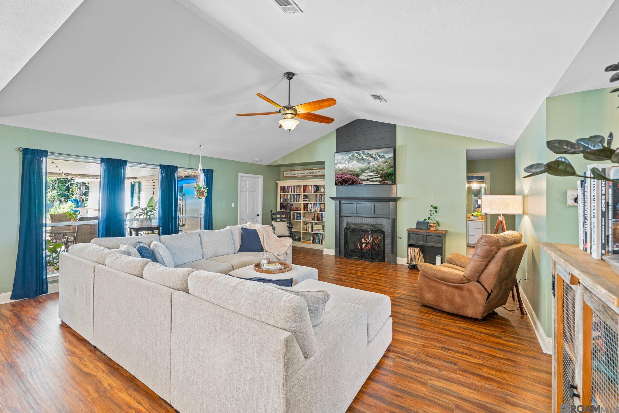 9996 Petersburg Dr