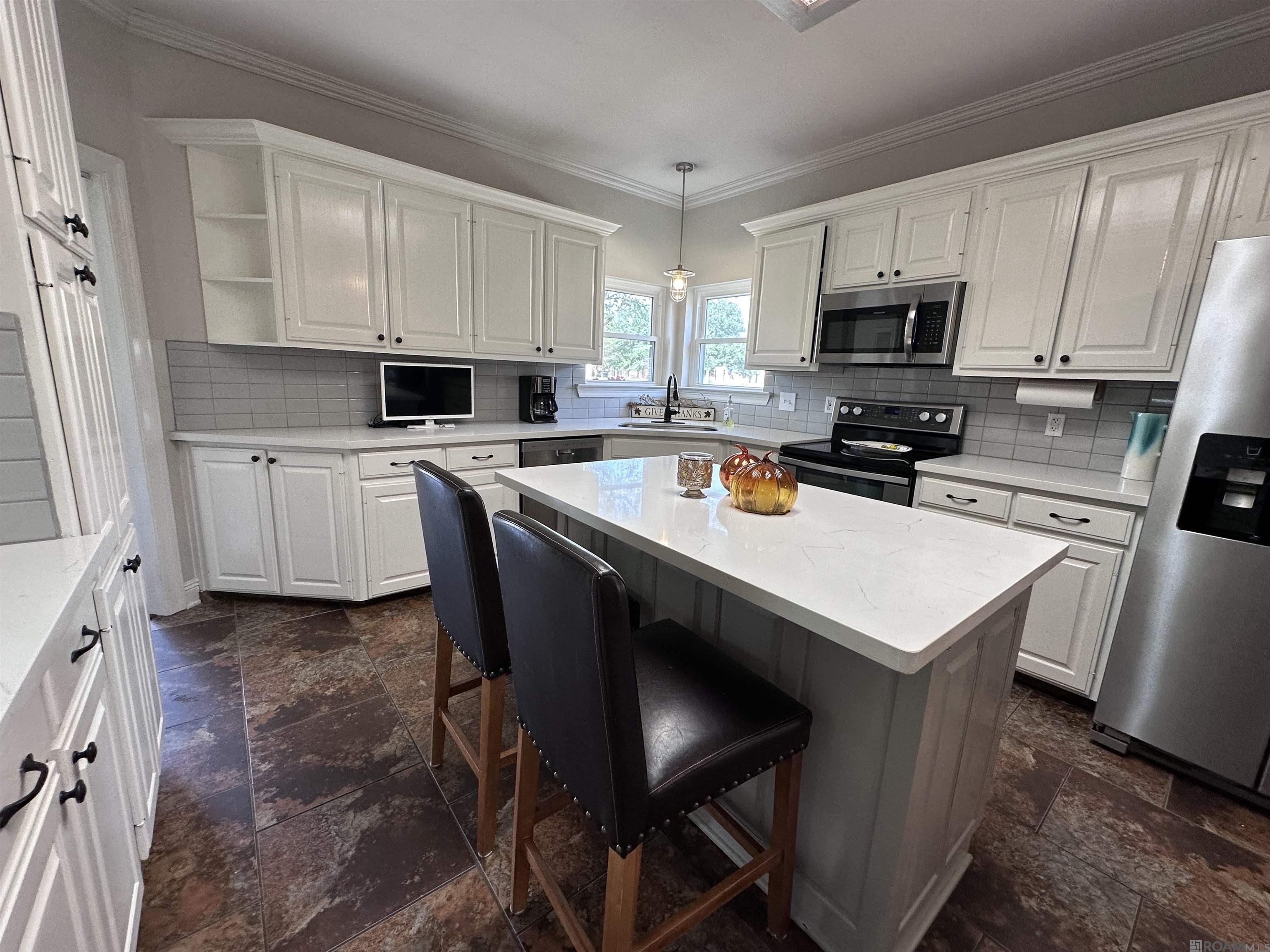12238 S Milstead Pl