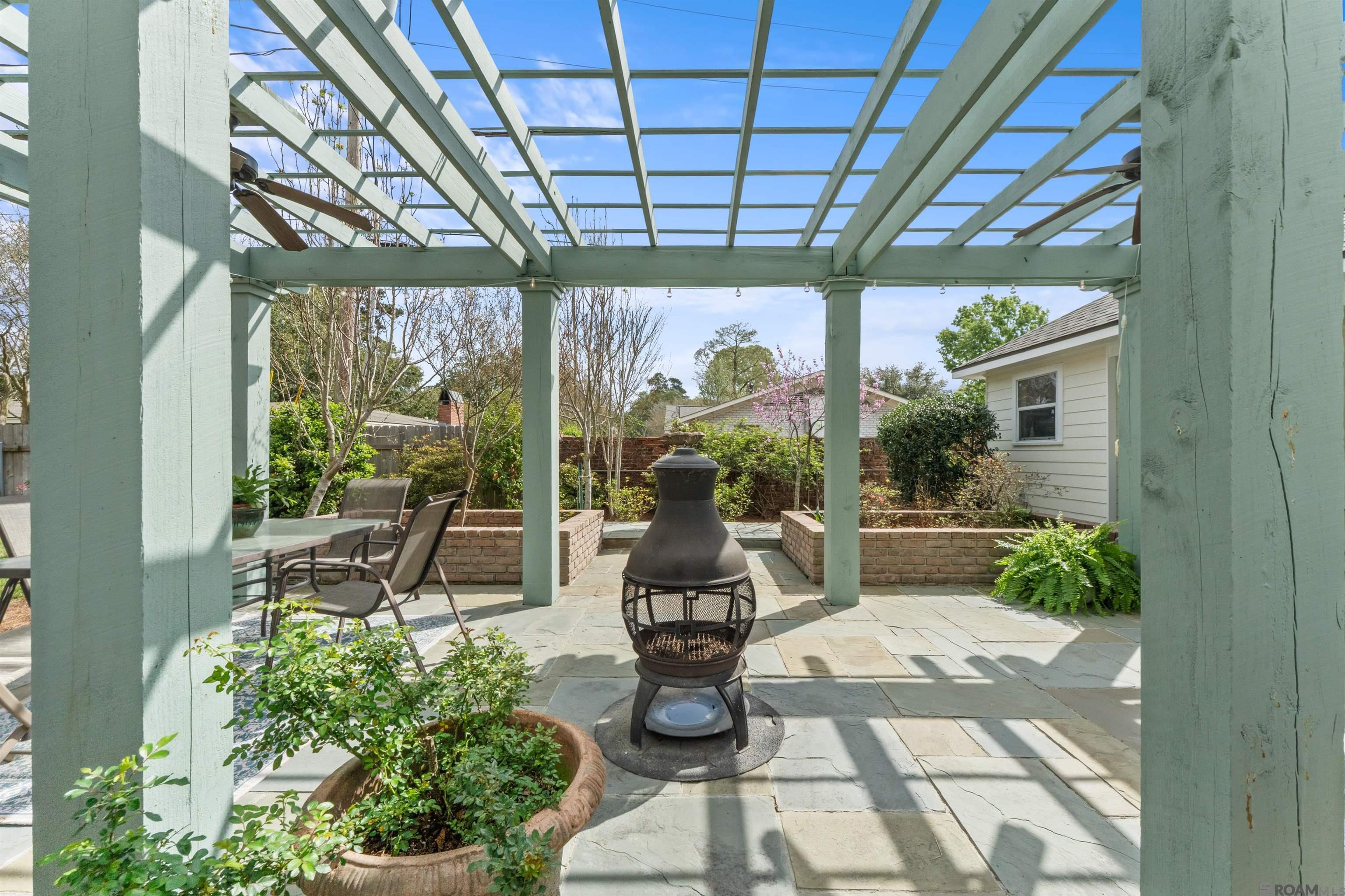 1925 Country Club Dr