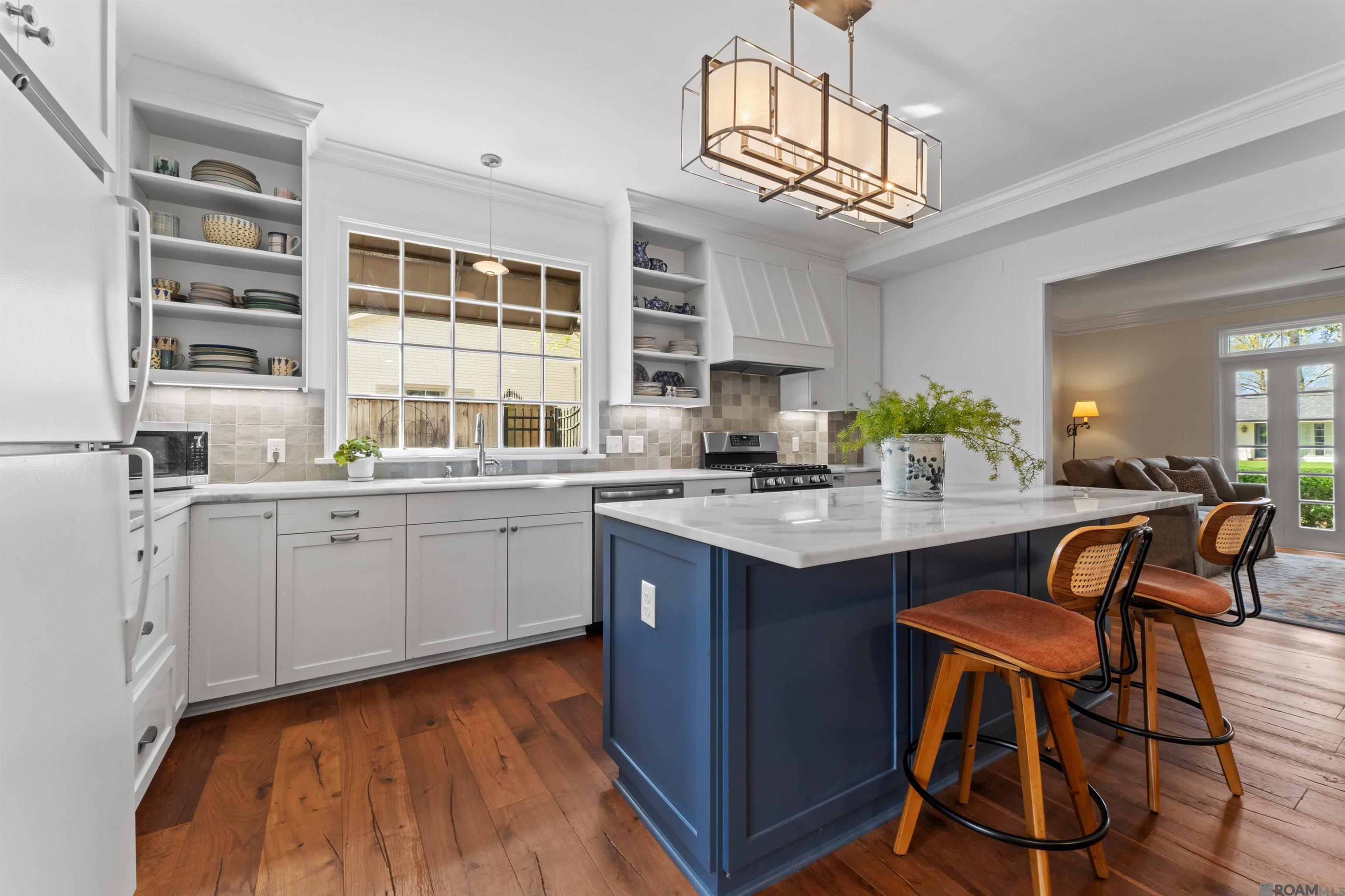 1925 Country Club Dr