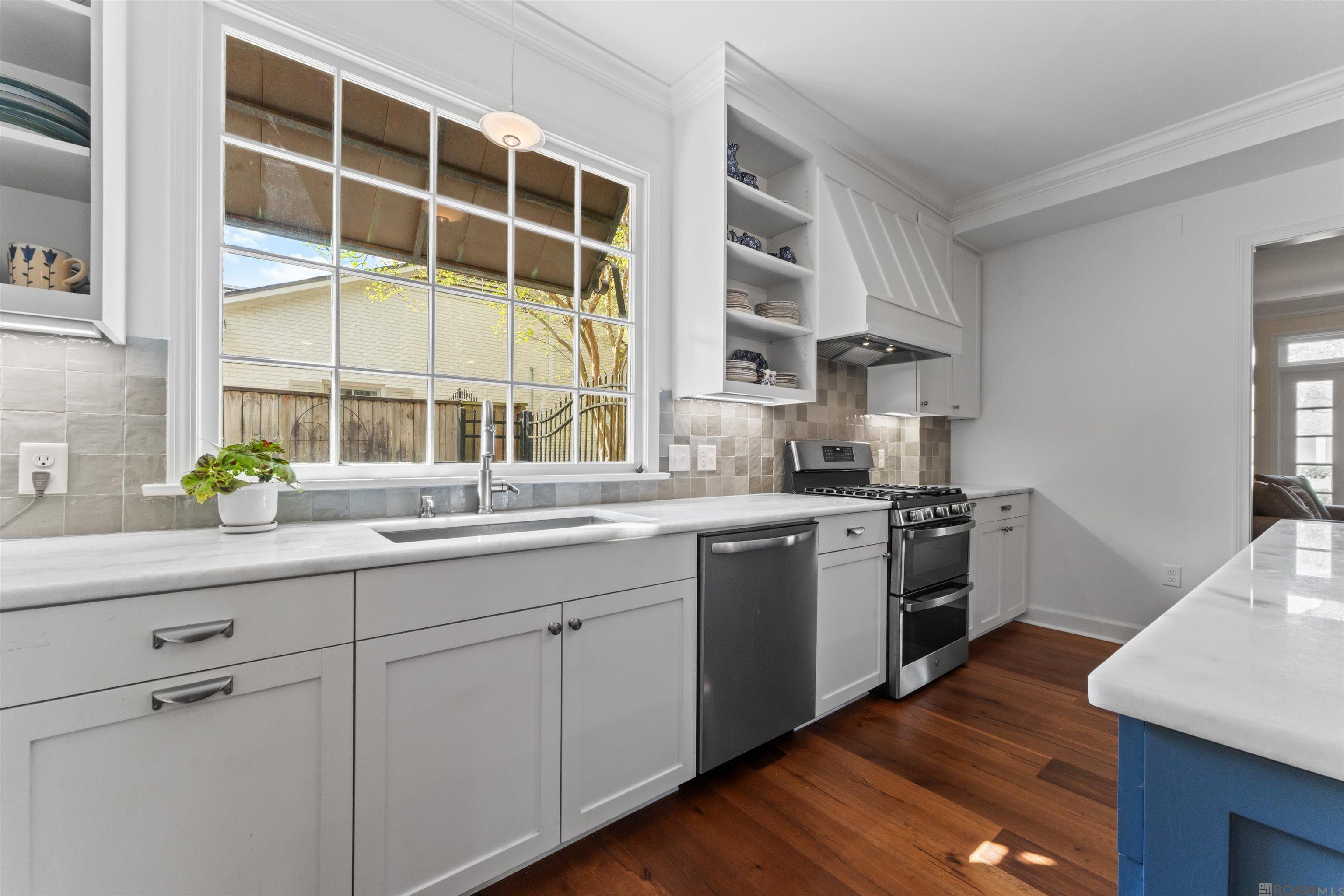1925 Country Club Dr