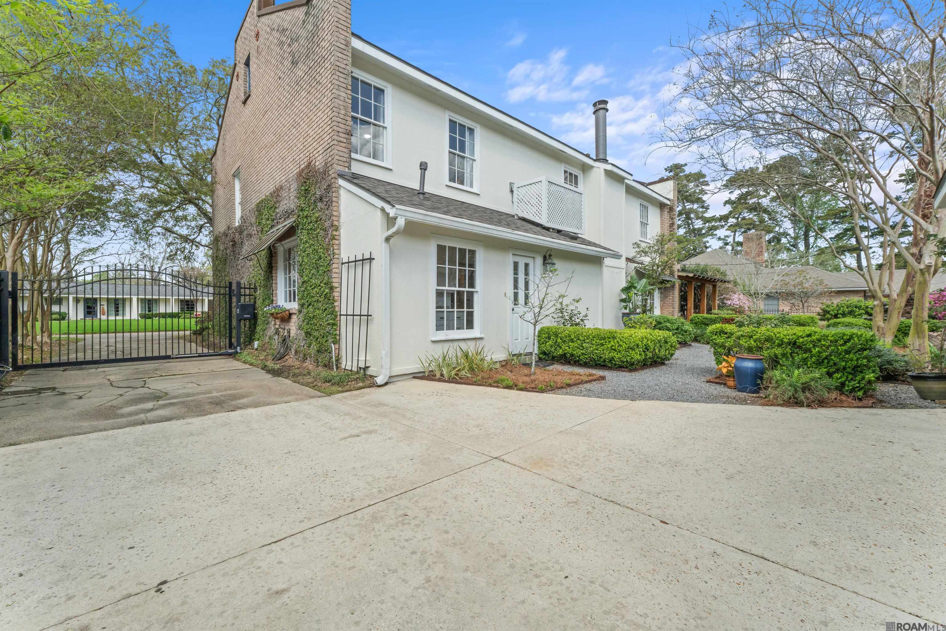 1925 Country Club Dr