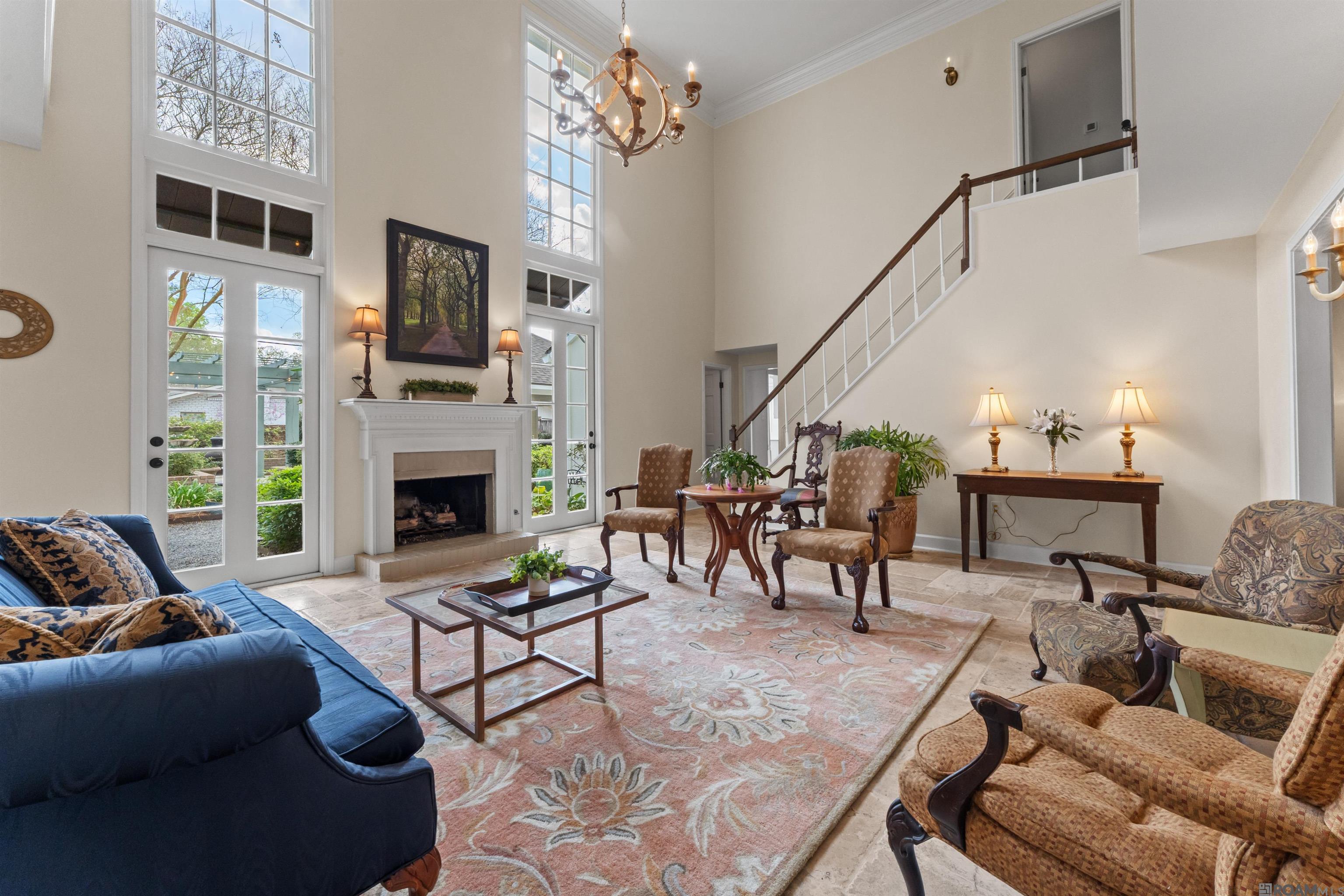 1925 Country Club Dr