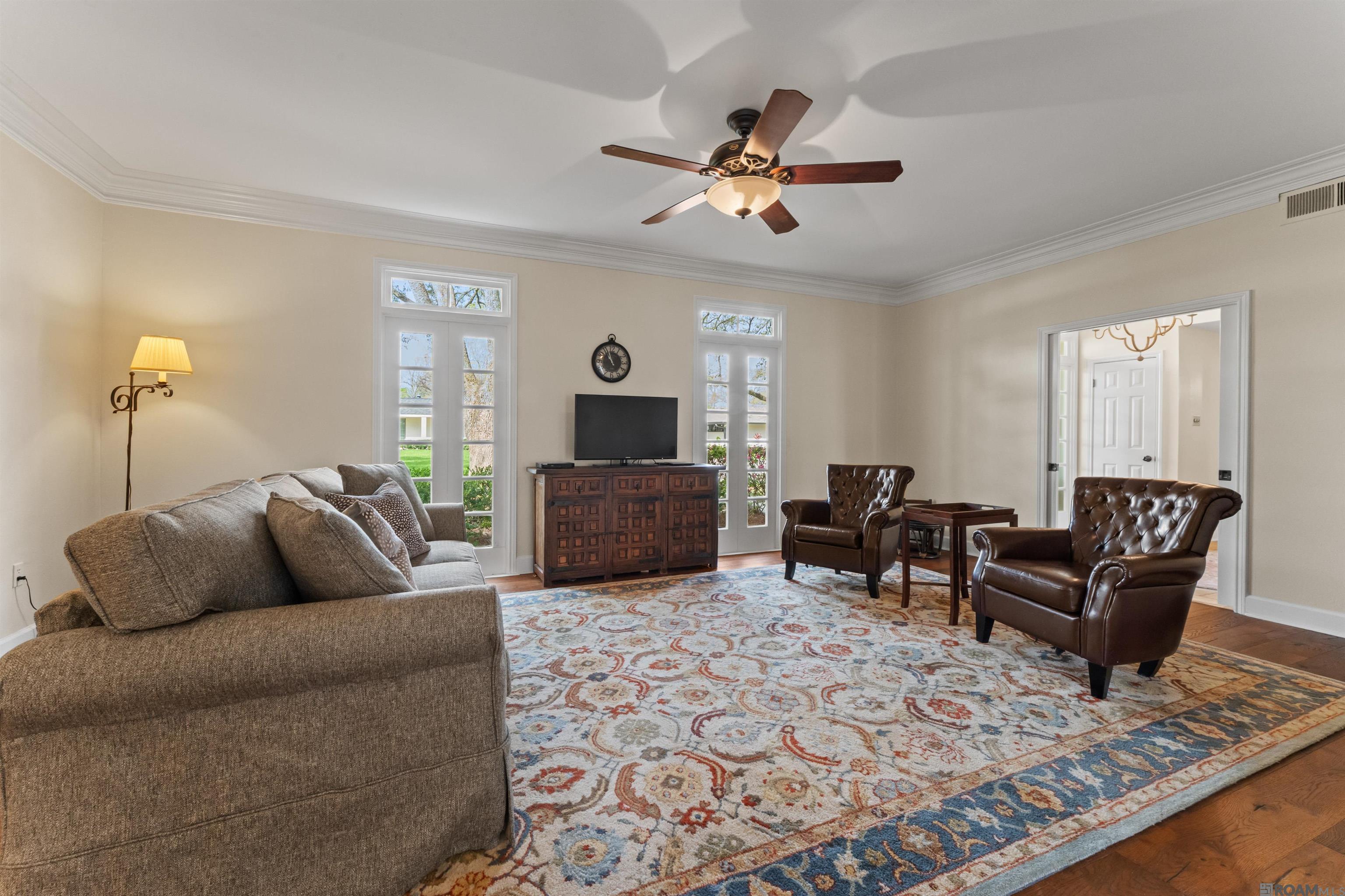 1925 Country Club Dr