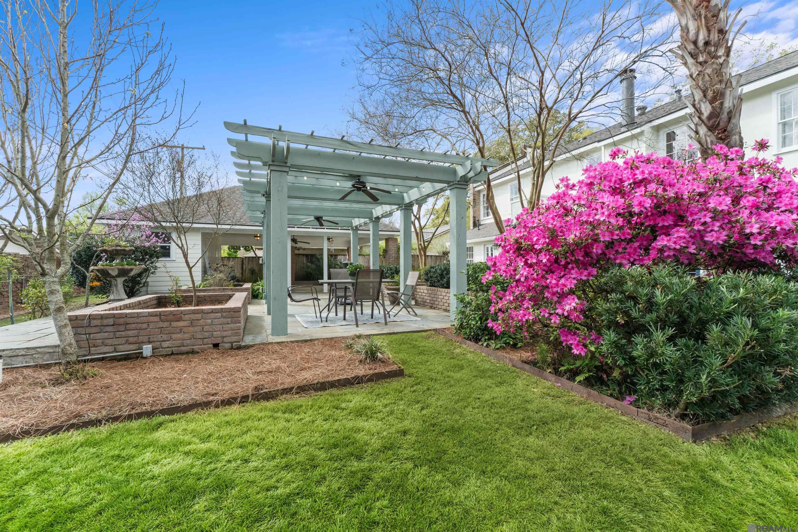 1925 Country Club Dr
