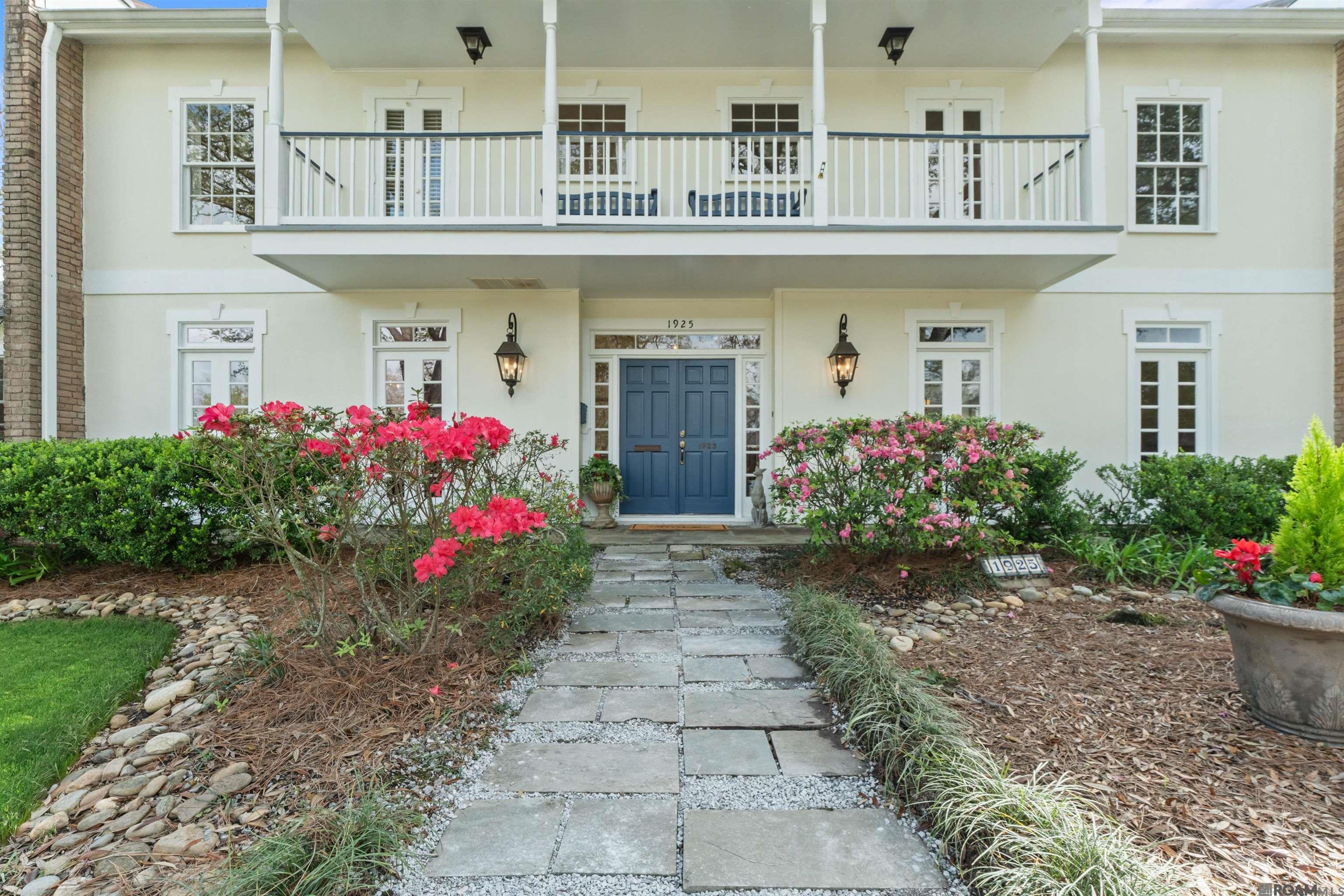 1925 Country Club Dr