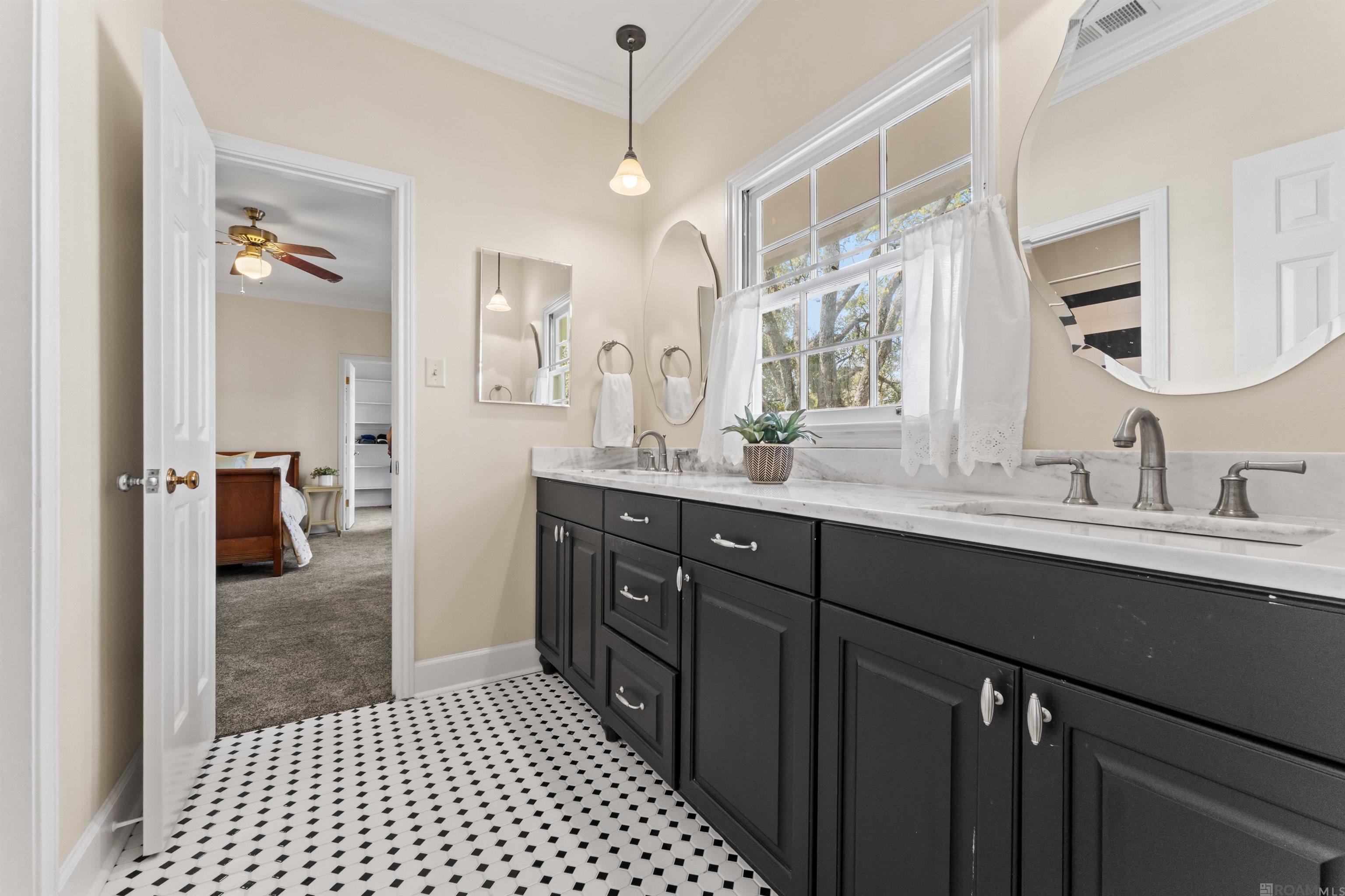 1925 Country Club Dr