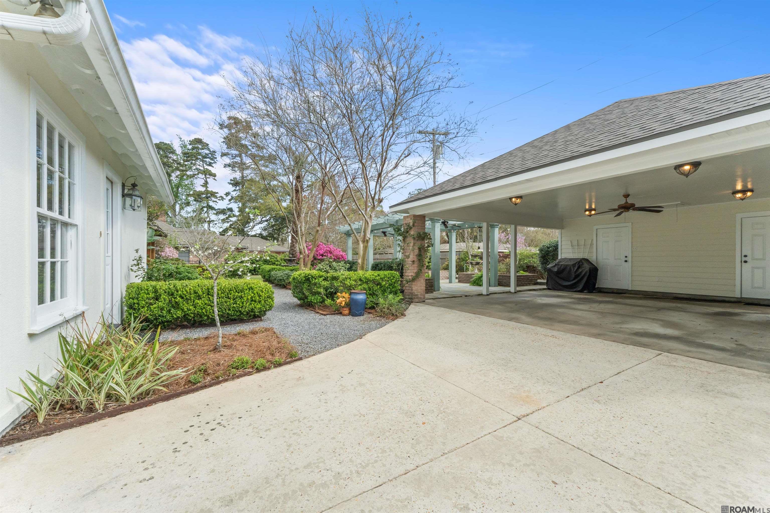 1925 Country Club Dr
