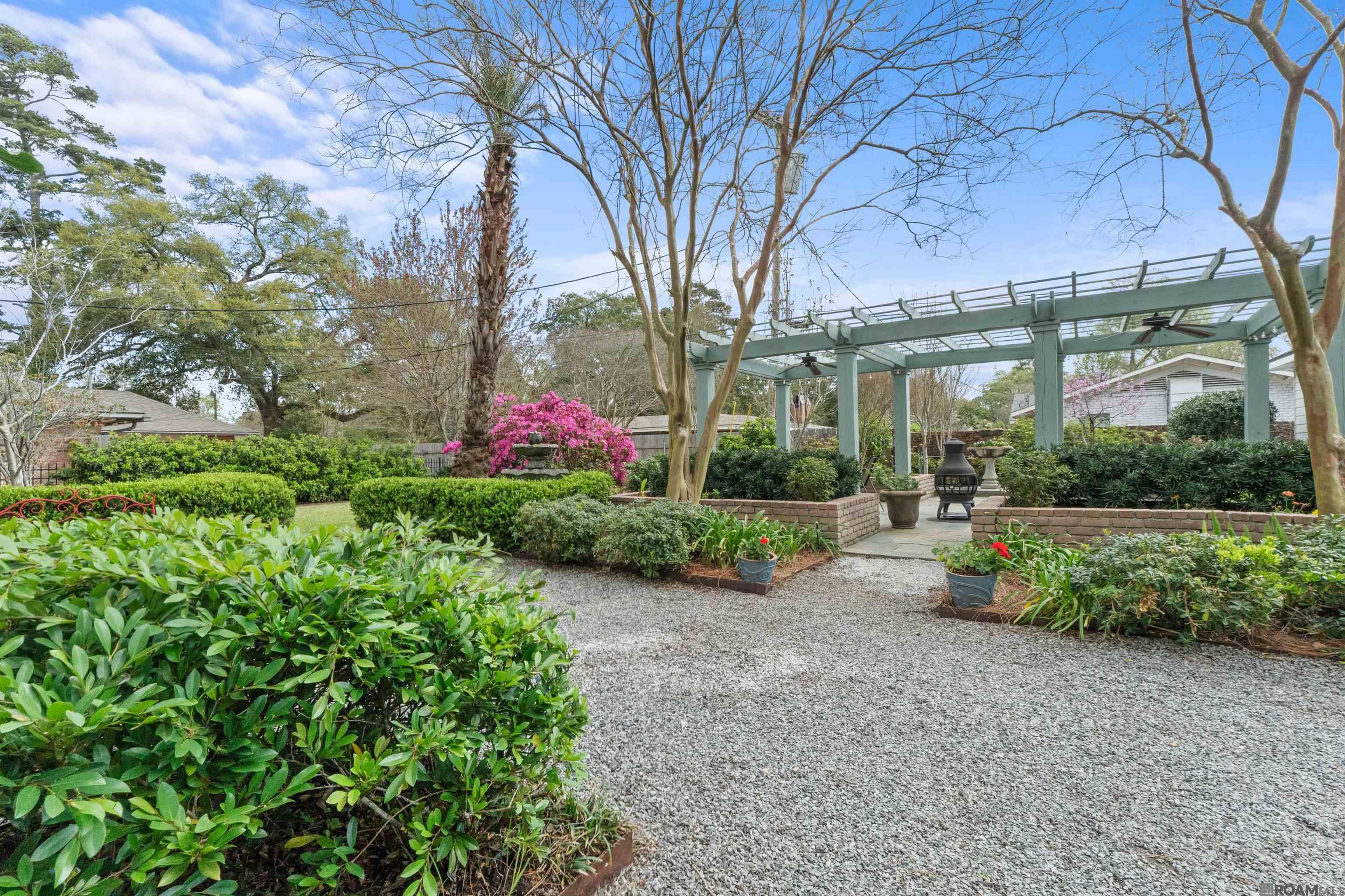 1925 Country Club Dr