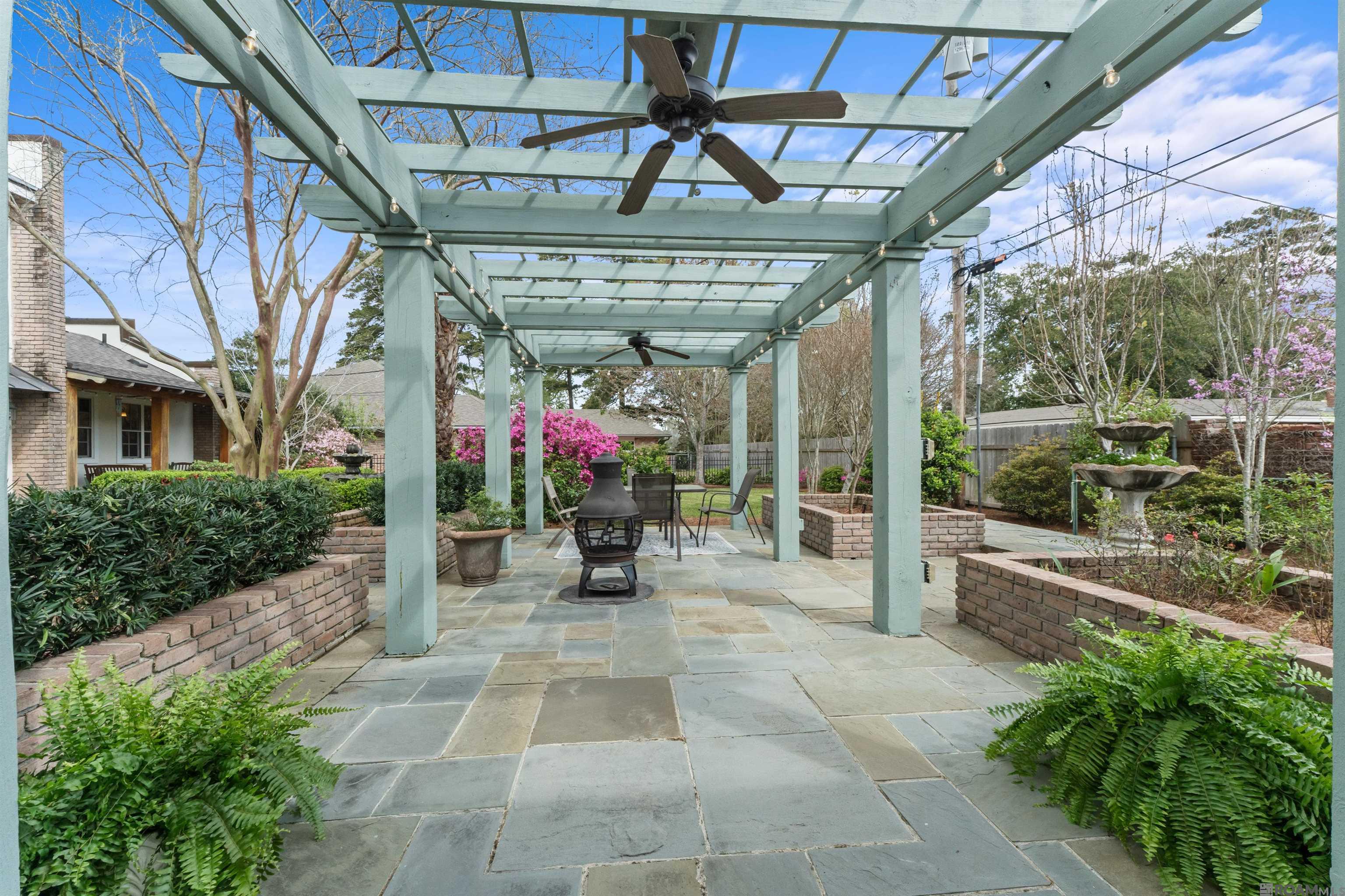 1925 Country Club Dr