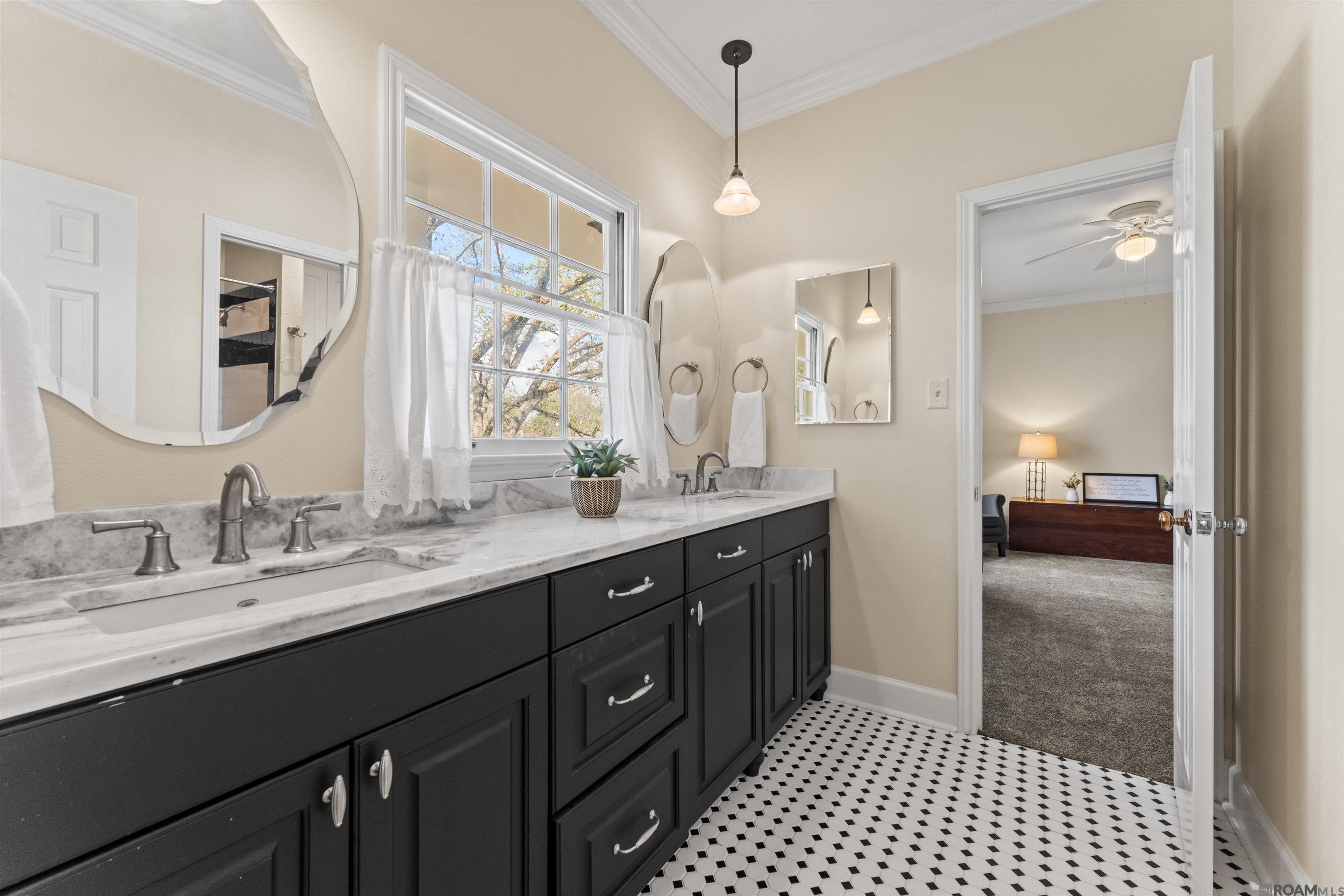 1925 Country Club Dr