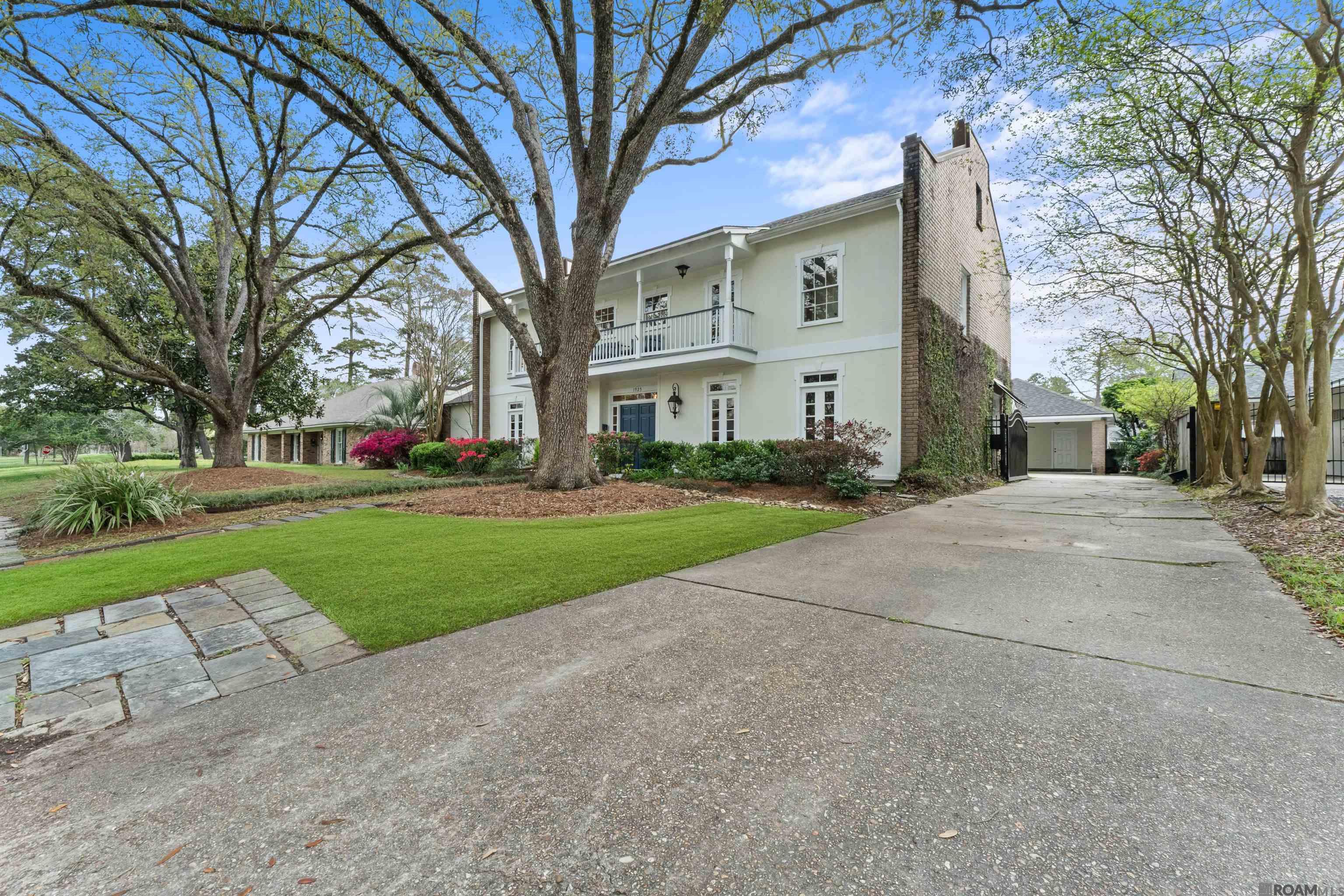 1925 Country Club Dr