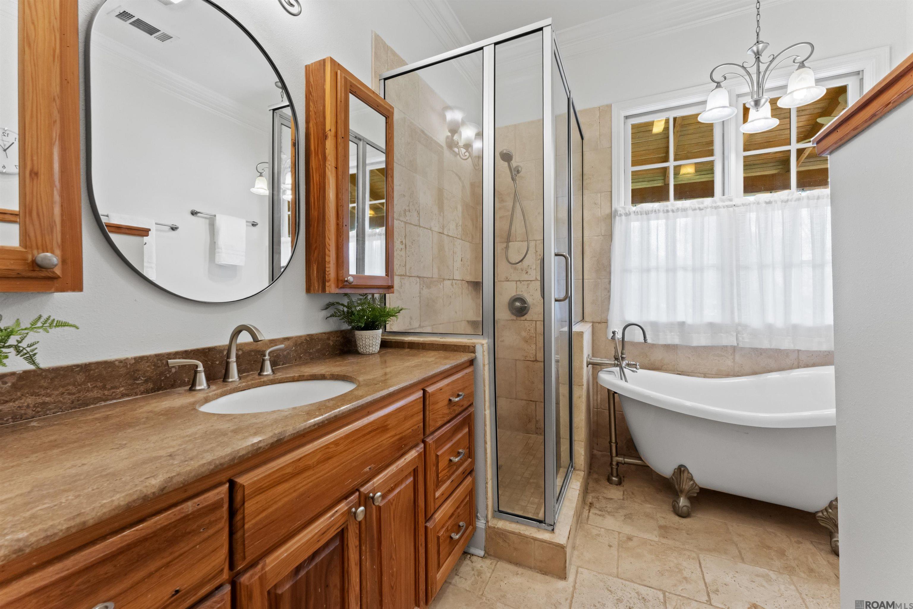 1925 Country Club Dr
