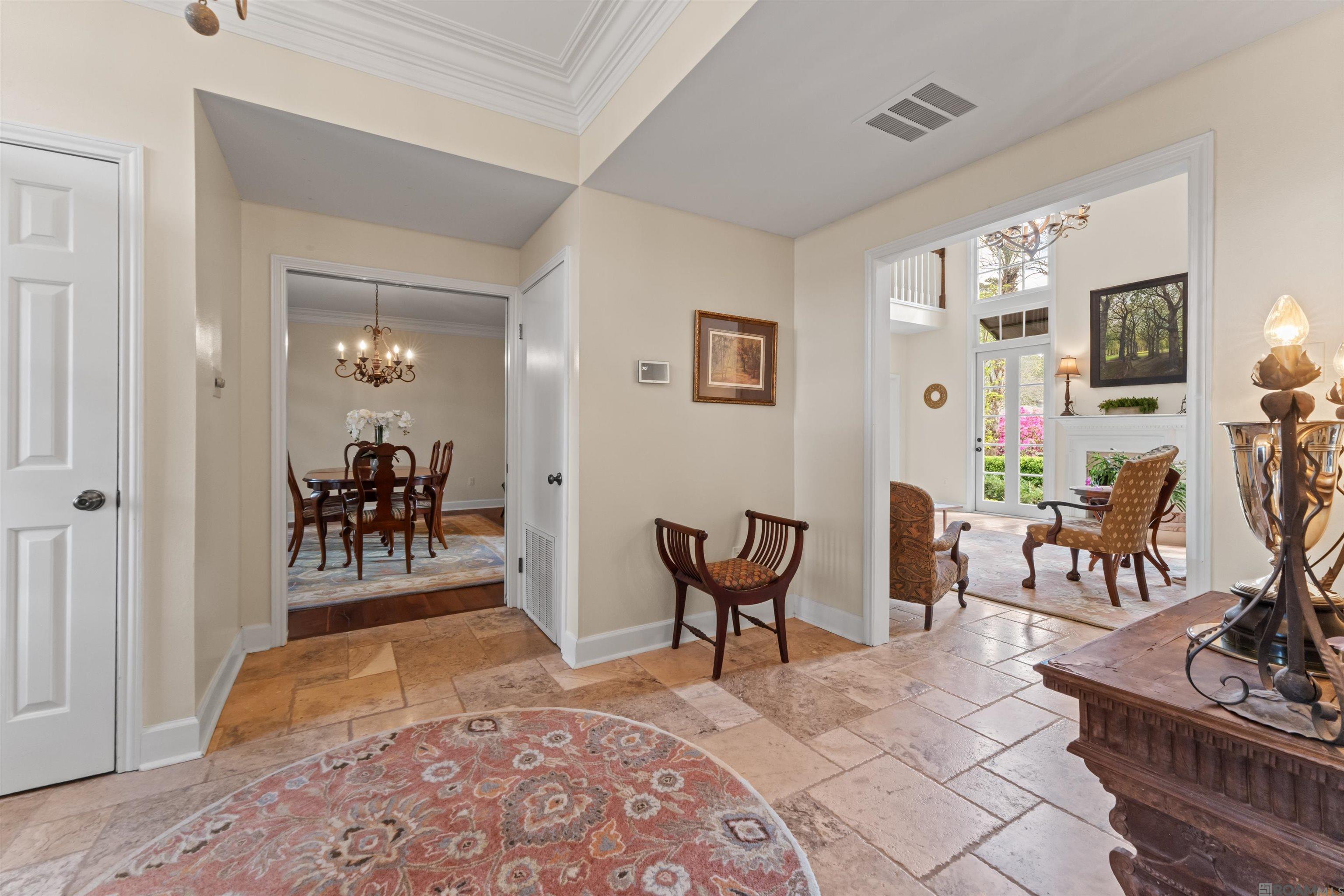 1925 Country Club Dr