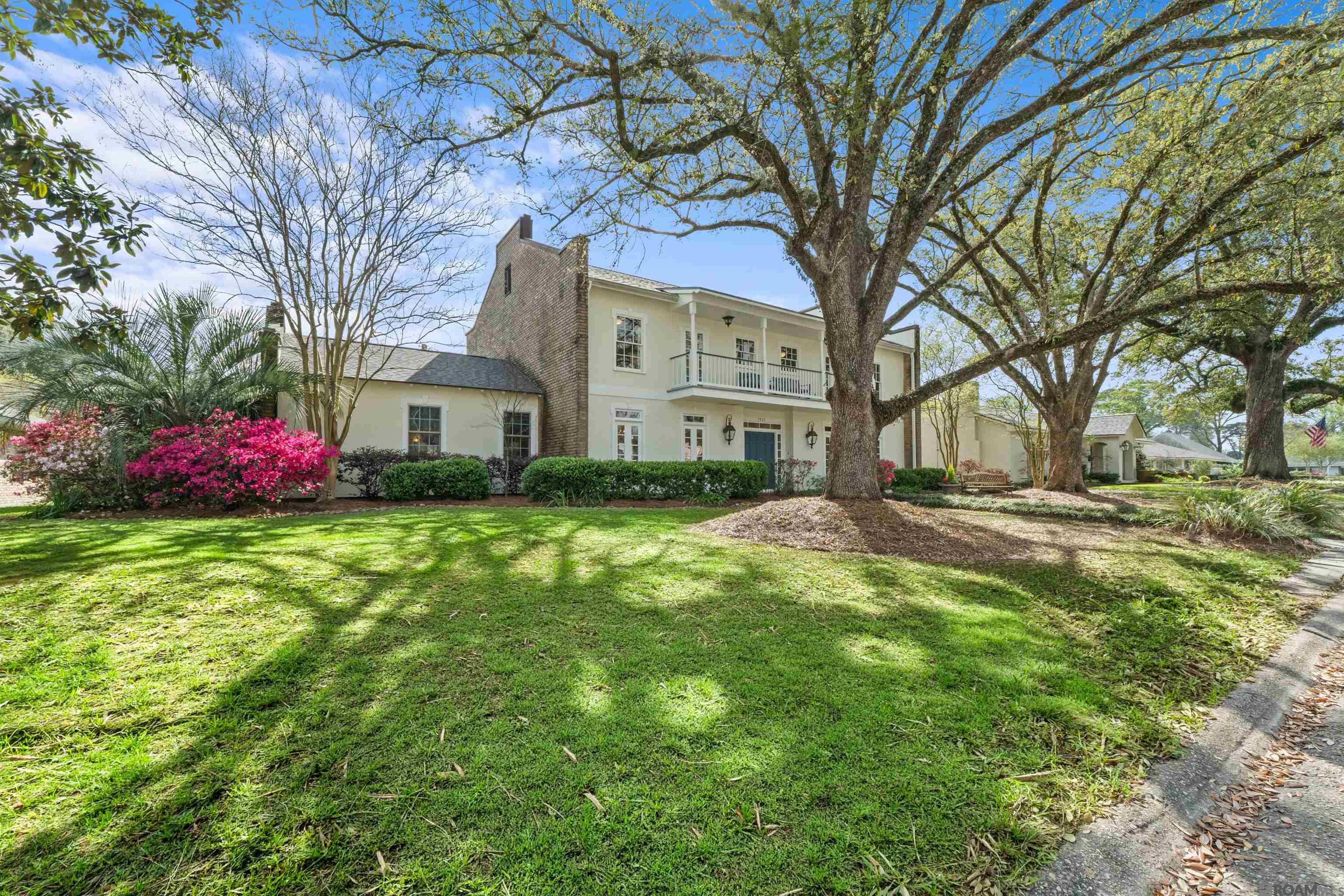 1925 Country Club Dr